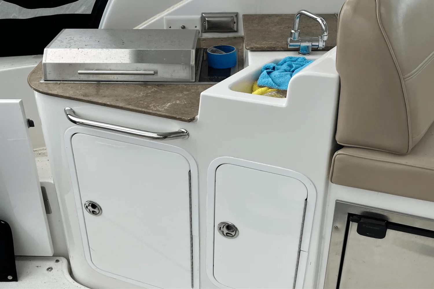 2008 Cruisers Yachts 360 EXPRESS Image Thumbnail #8