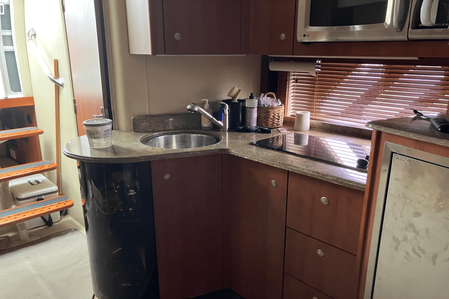 2008 Cruisers Yachts 360 EXPRESS Image Thumbnail #20