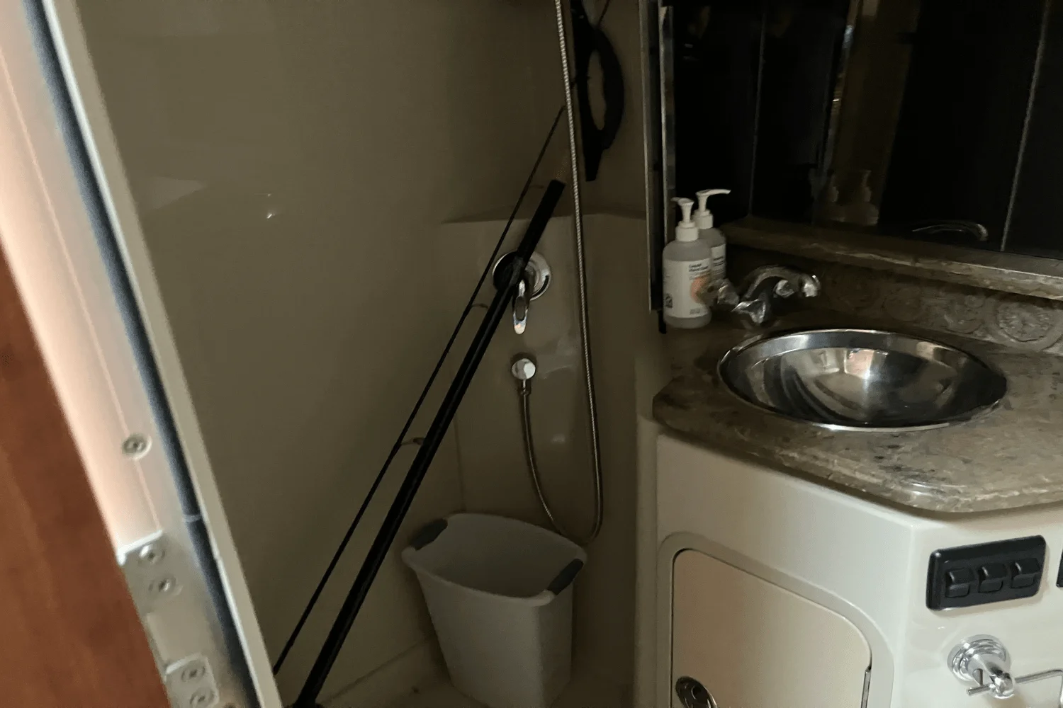 2008 Cruisers Yachts 360 EXPRESS Image Thumbnail #24