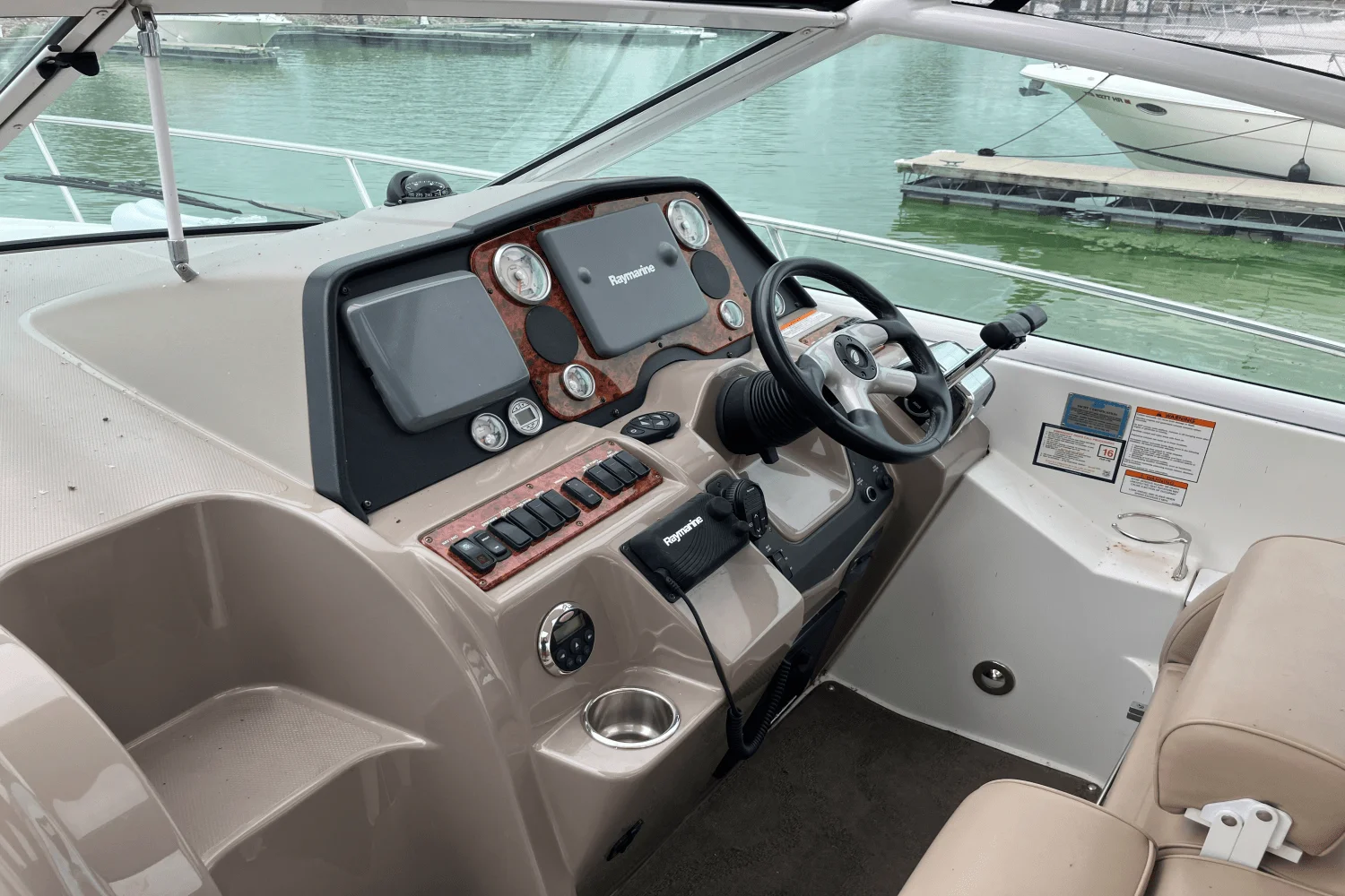 2008 Cruisers Yachts 360 EXPRESS Image Thumbnail #13