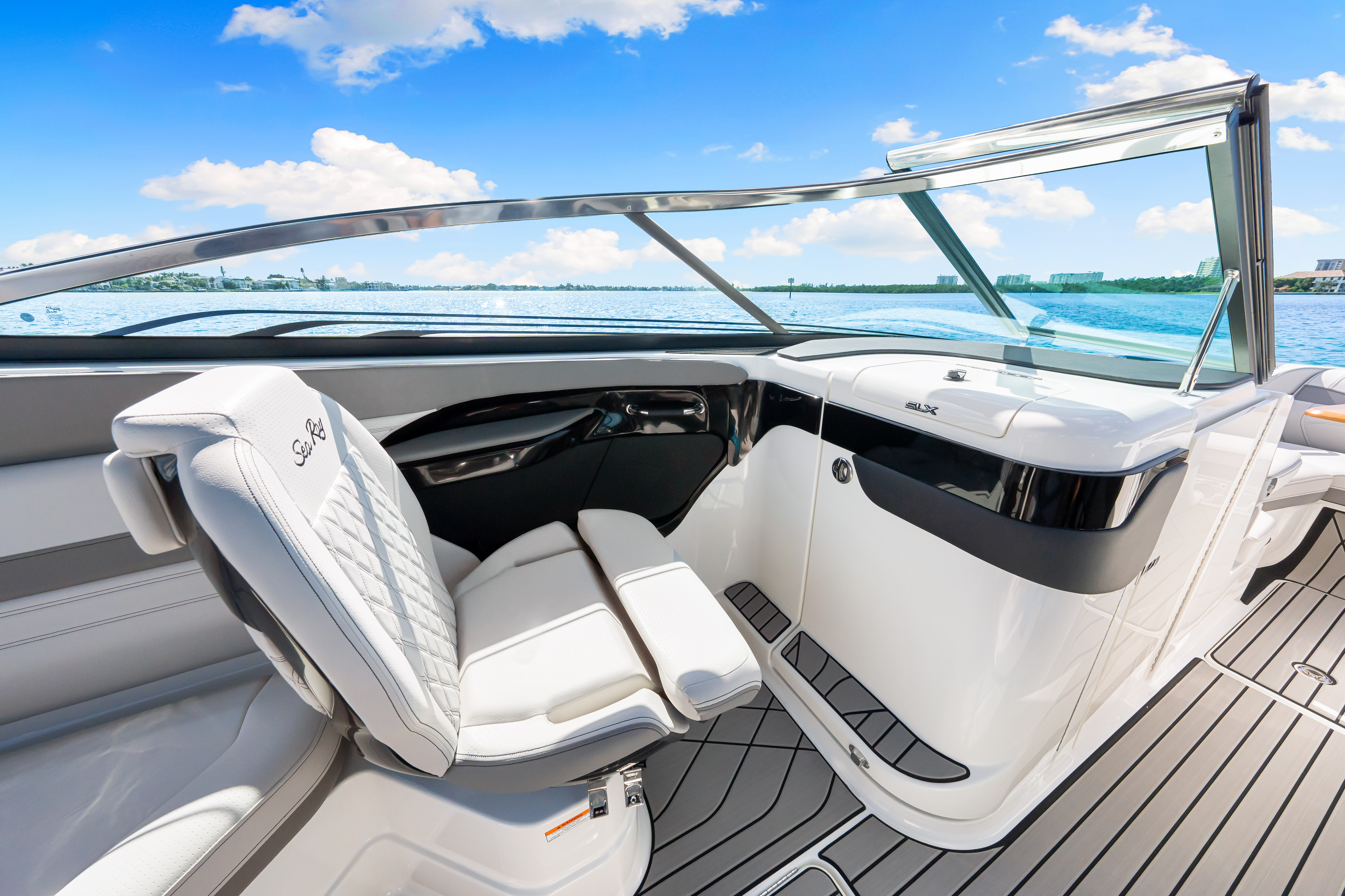 2026 Sea Ray SLX 280 Outboard Image Thumbnail #31