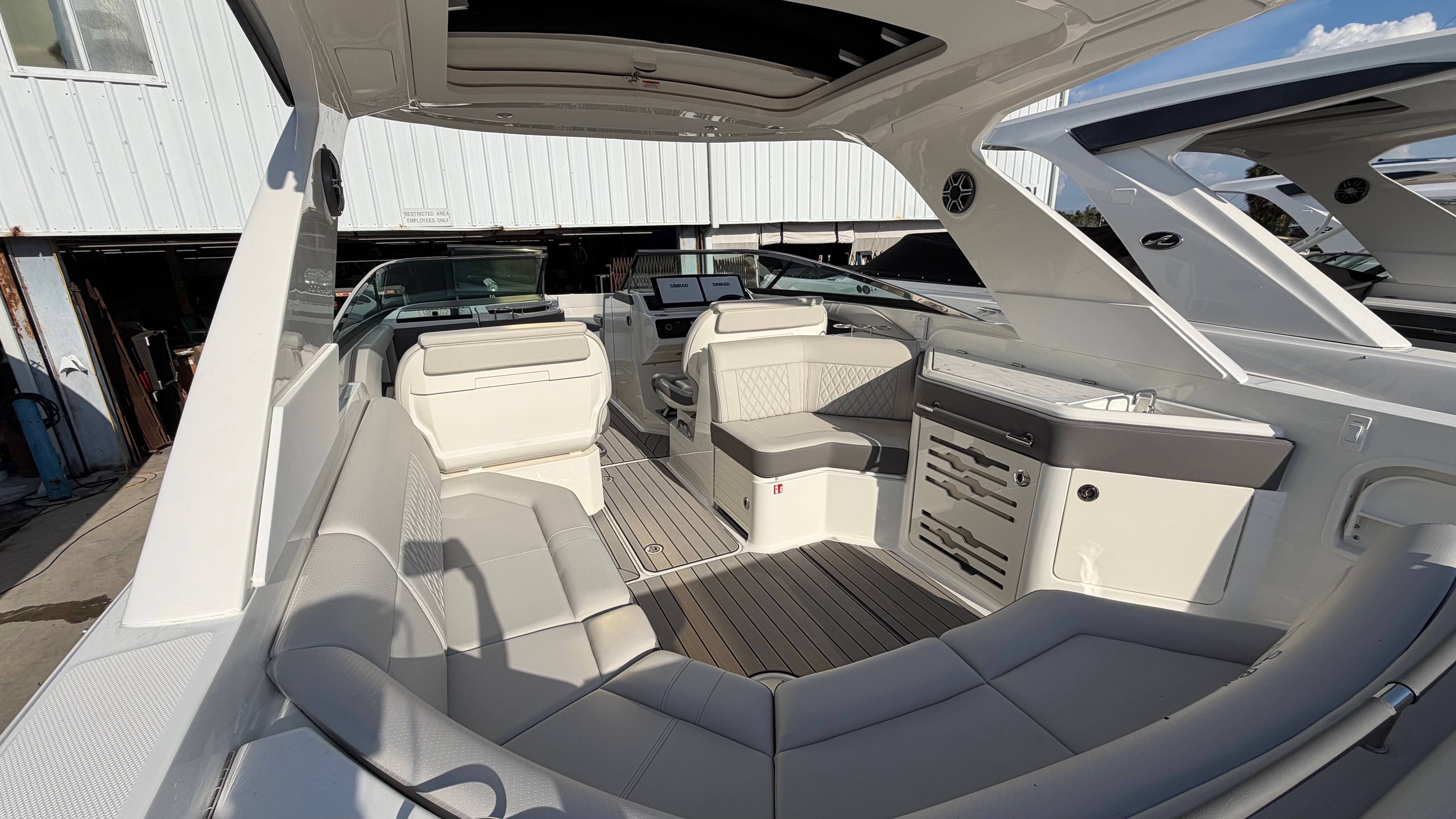 2026 Sea Ray SLX 310 Outboard Image Thumbnail #5