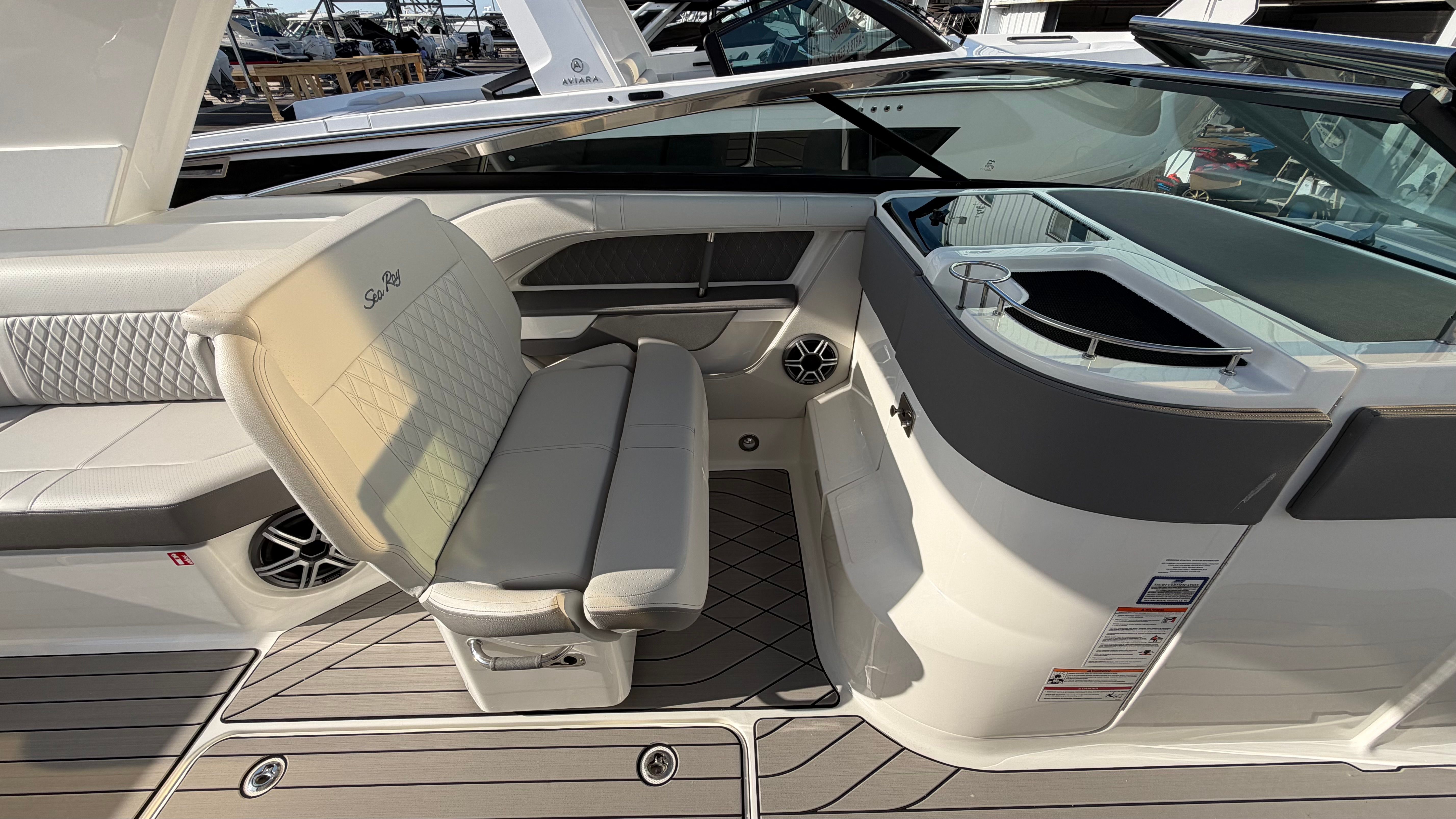 2026 Sea Ray SLX 310 Outboard Image Thumbnail #12