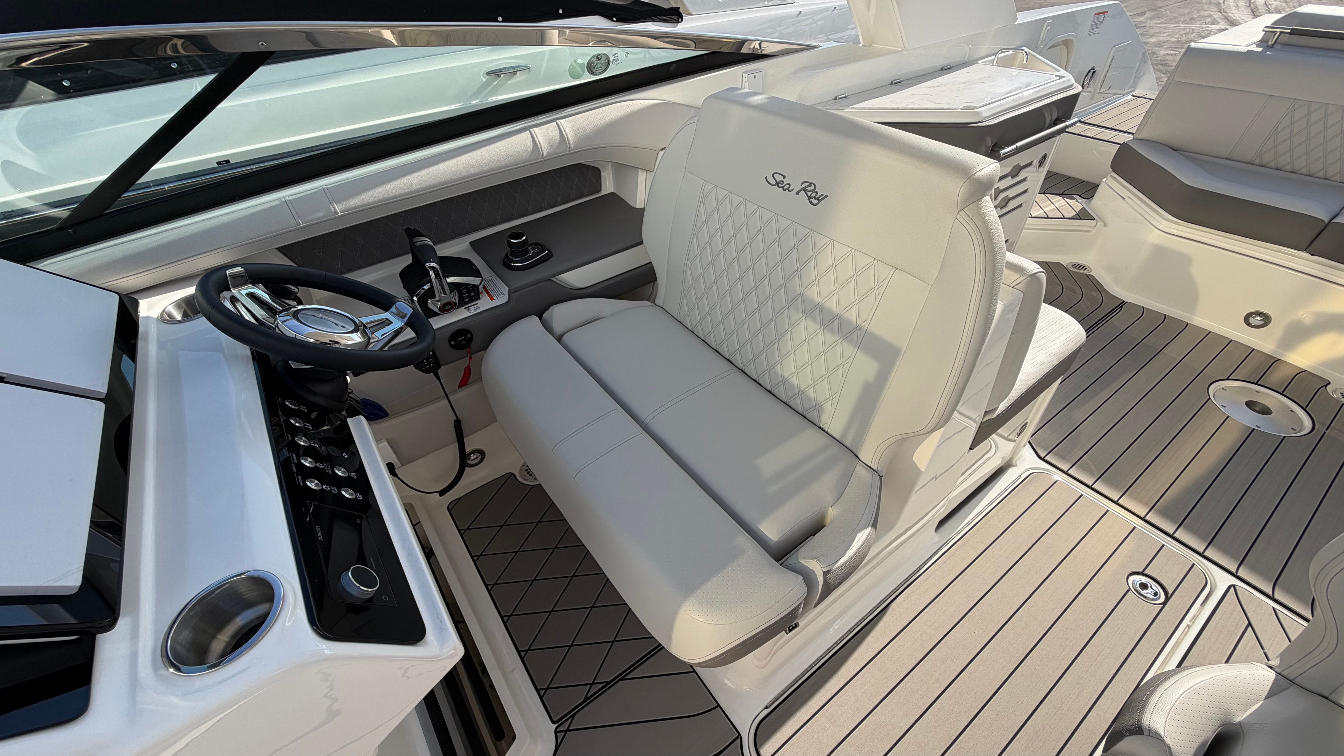 2026 Sea Ray SLX 310 Outboard Image Thumbnail #14