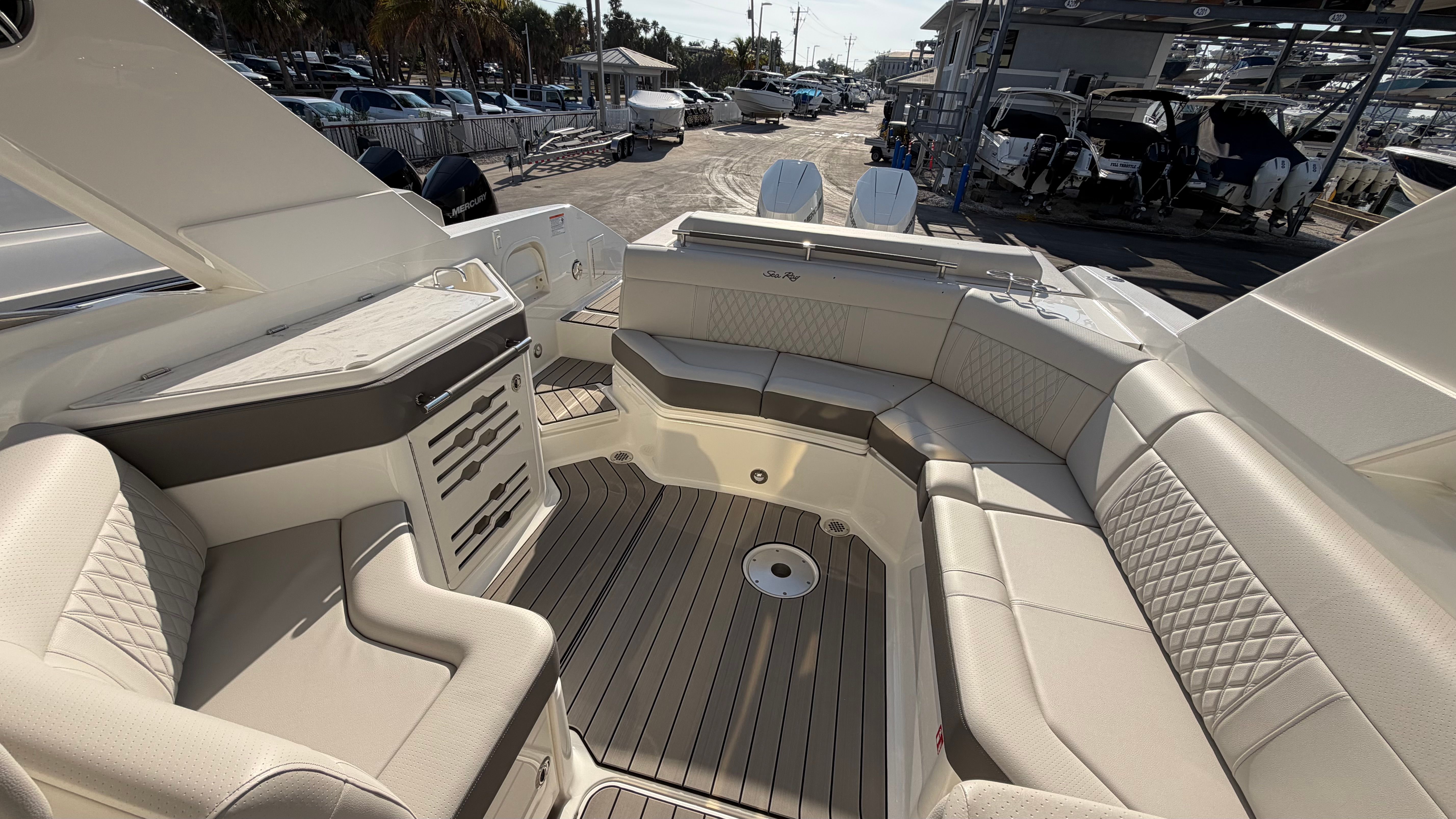 2026 Sea Ray SLX 310 Outboard Image Thumbnail #10