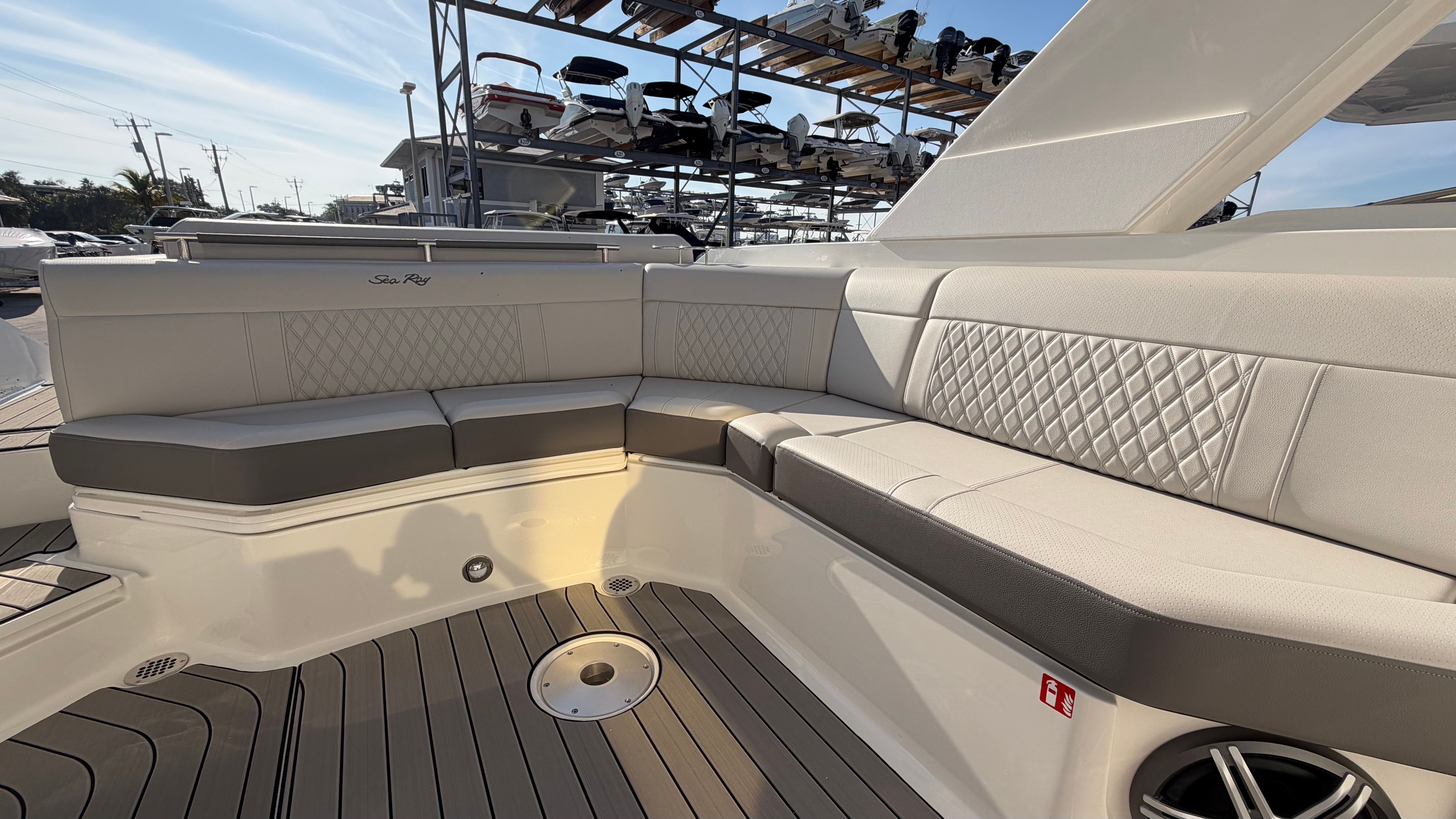 2026 Sea Ray SLX 310 Outboard Image Thumbnail #9