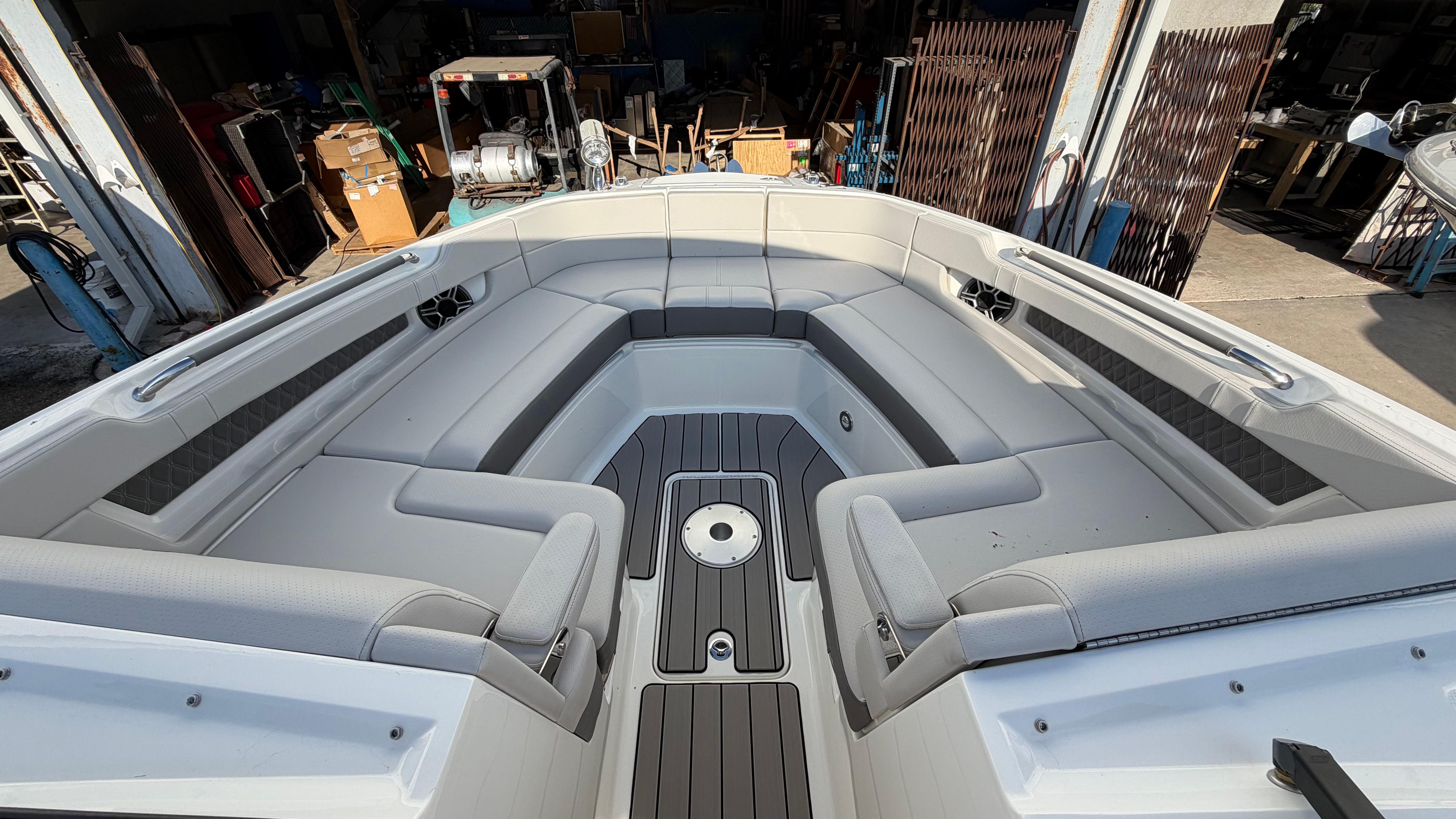 2026 Sea Ray SLX 310 Outboard Image Thumbnail #18