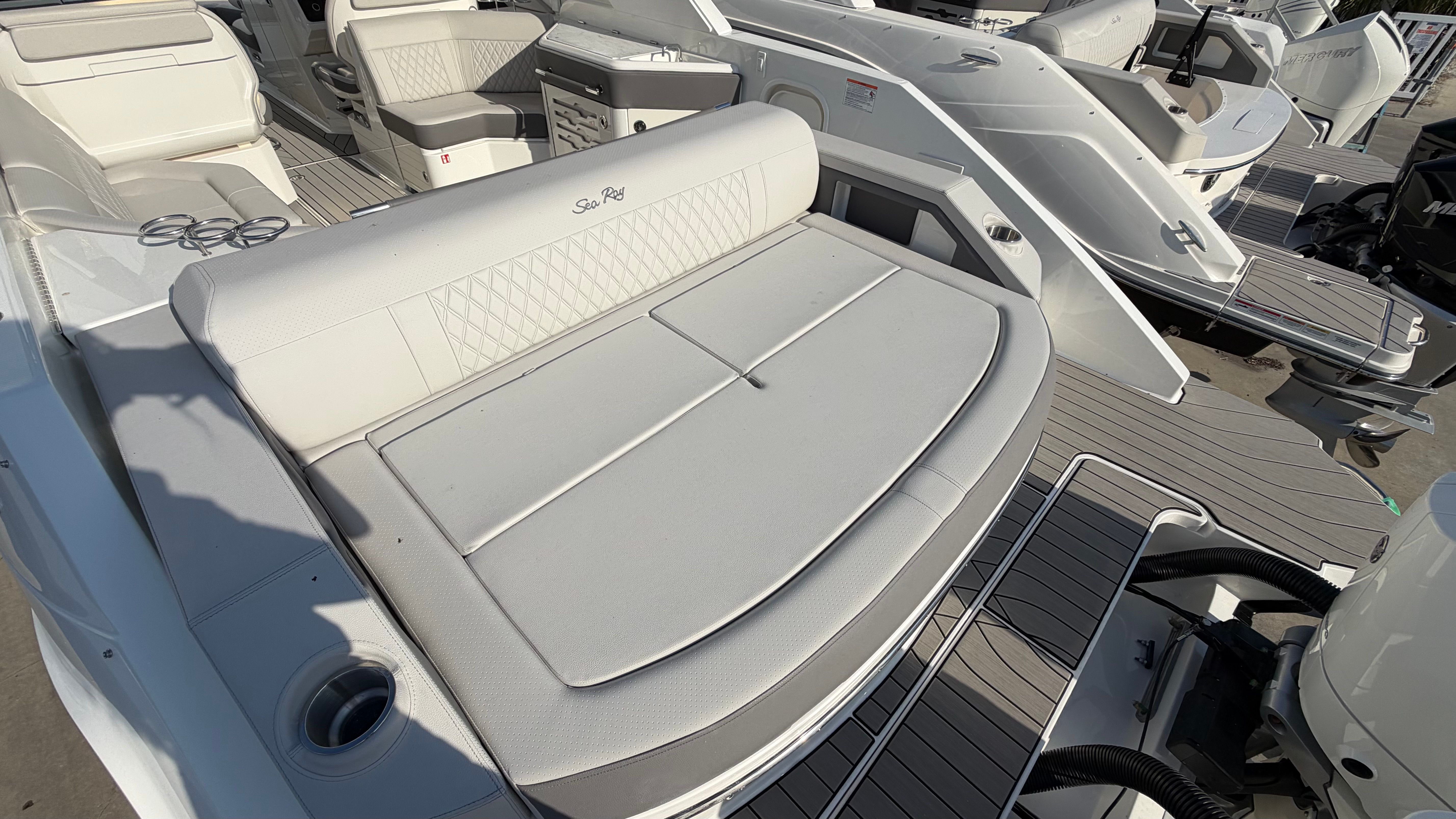 2026 Sea Ray SLX 310 Outboard Image Thumbnail #3