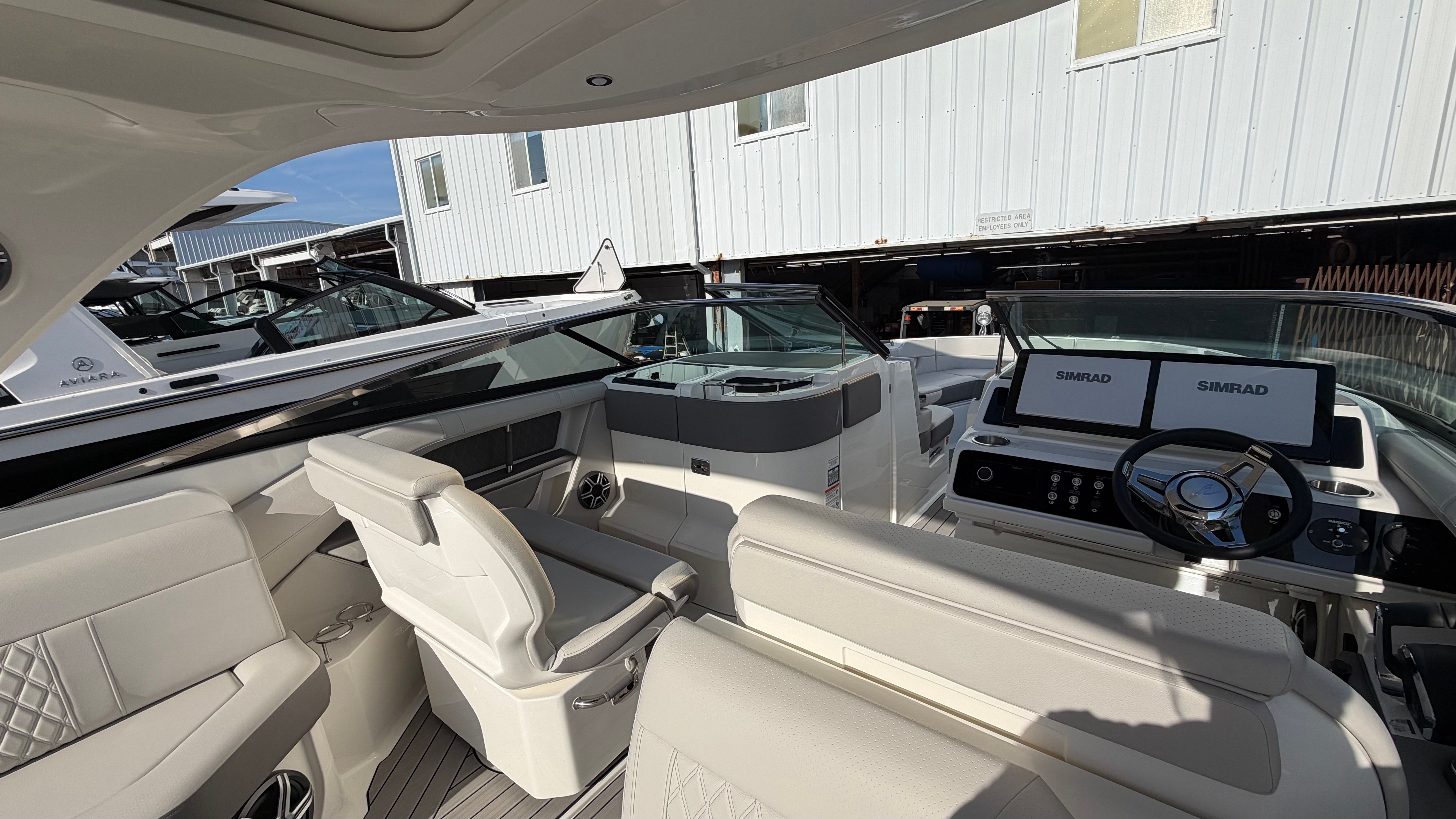 2026 Sea Ray SLX 310 Outboard Image Thumbnail #11