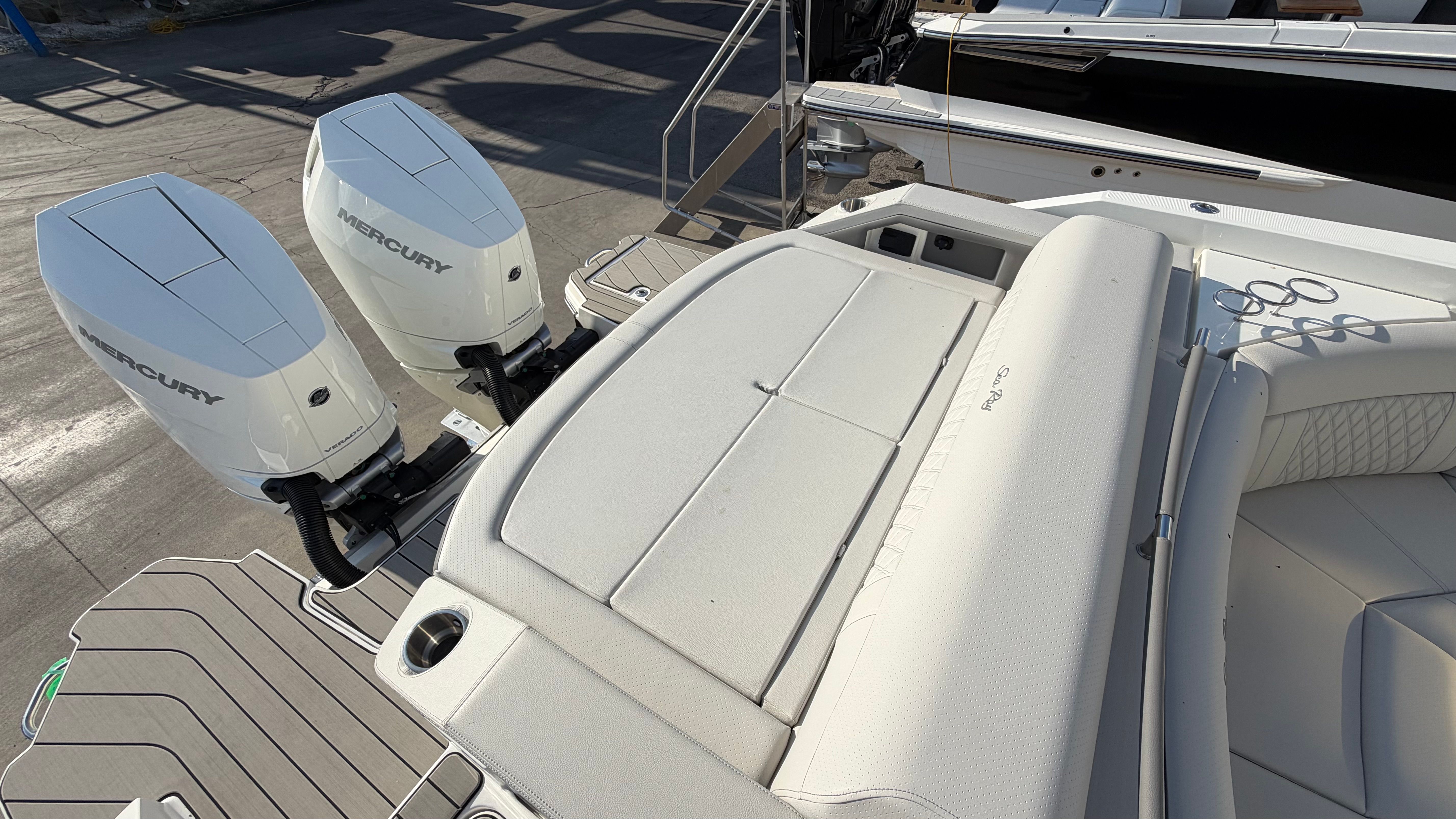 2026 Sea Ray SLX 310 Outboard Image Thumbnail #4