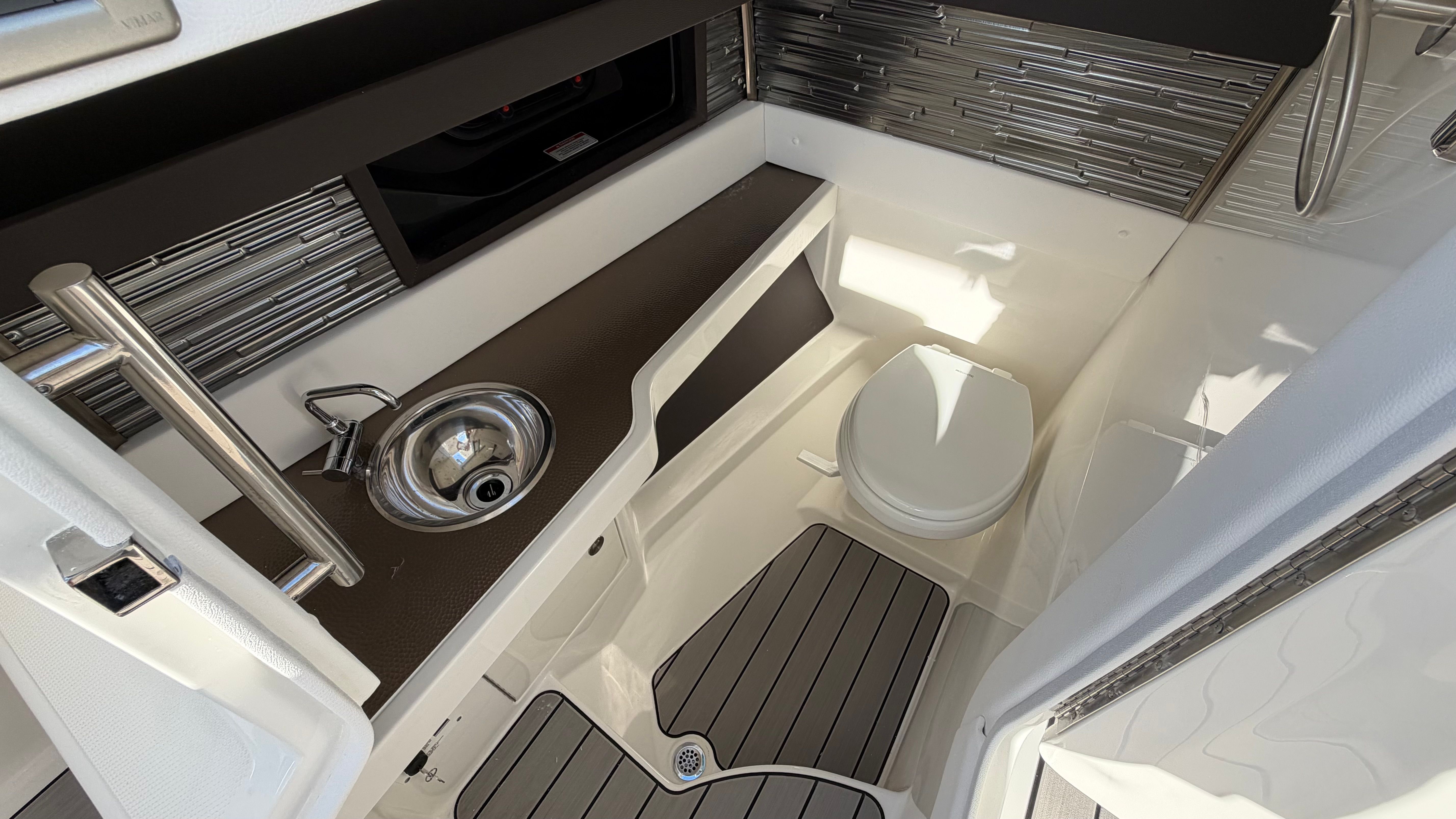 2026 Sea Ray SLX 310 Outboard Image Thumbnail #22