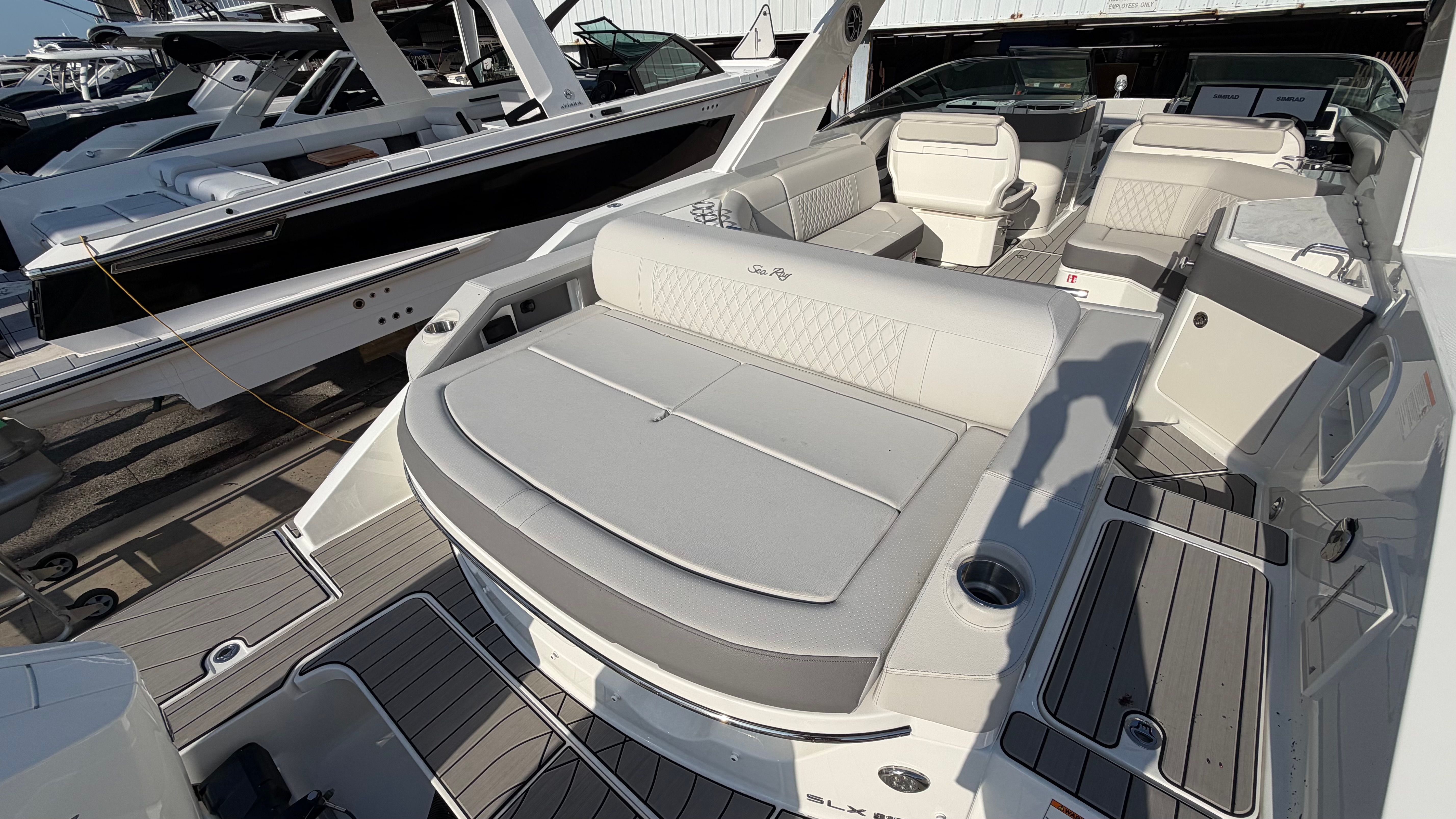 2026 Sea Ray SLX 310 Outboard Image Thumbnail #2