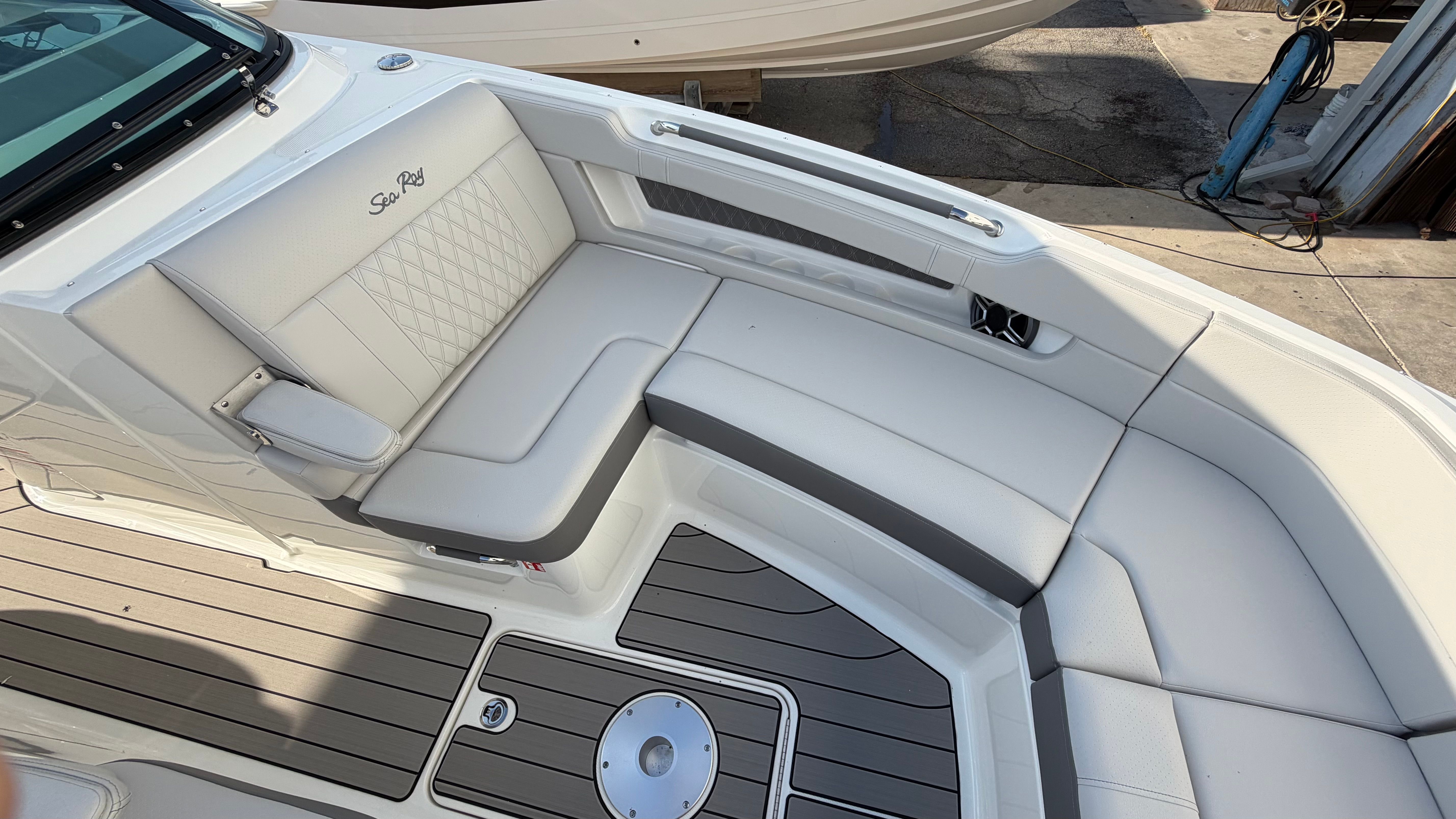 2026 Sea Ray SLX 310 Outboard Image Thumbnail #20