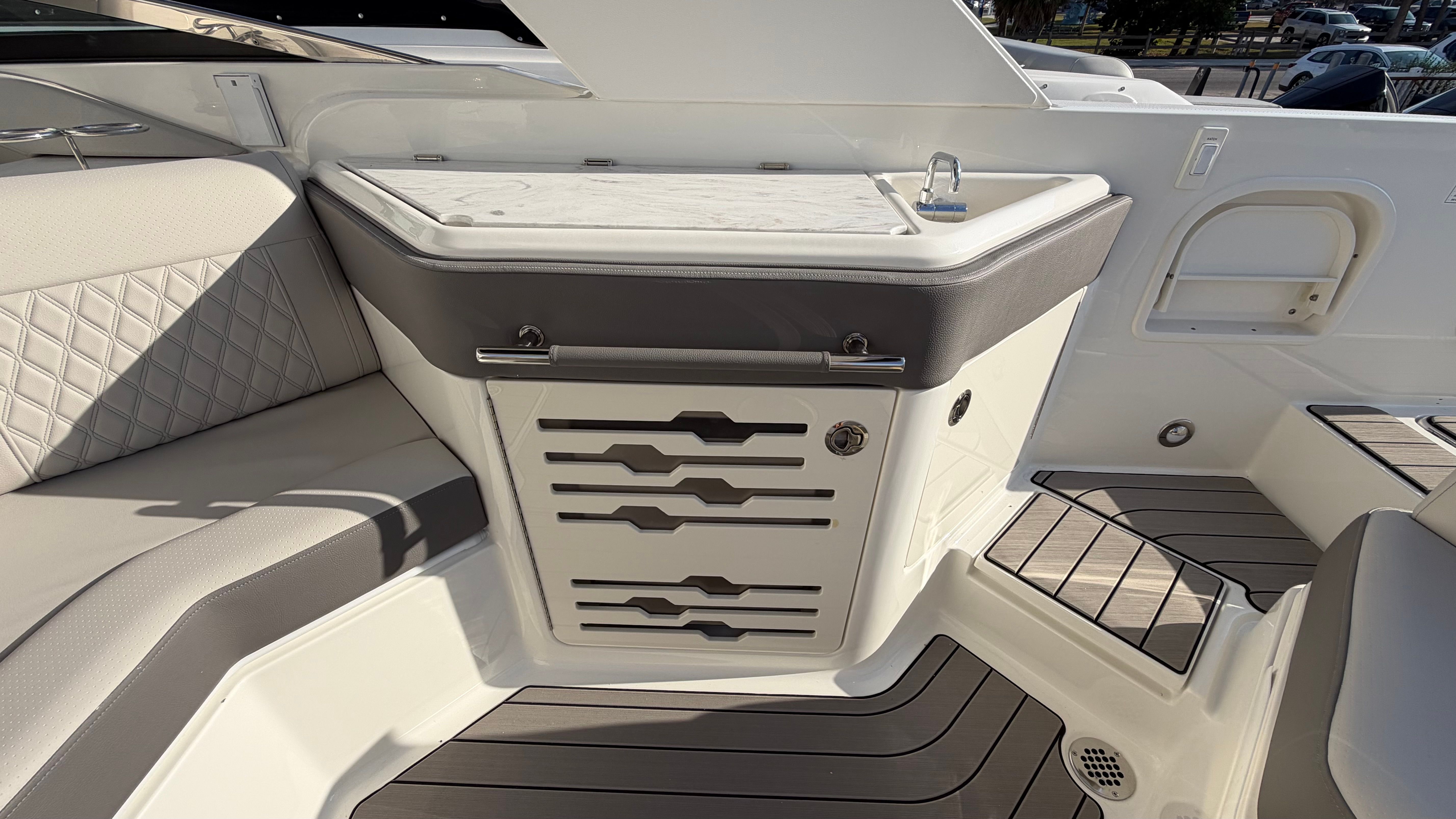 2026 Sea Ray SLX 310 Outboard Image Thumbnail #8