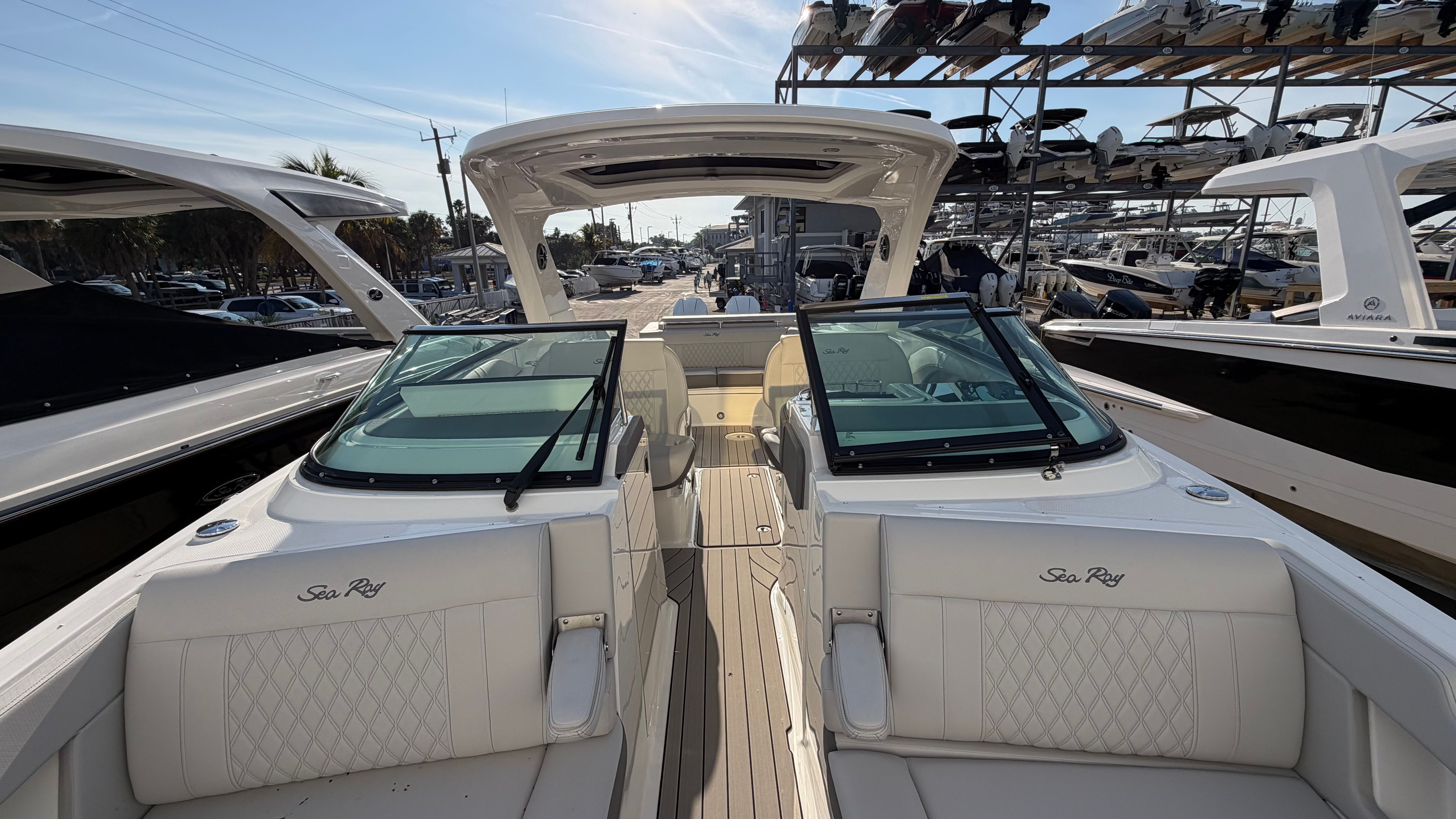 2026 Sea Ray SLX 310 Outboard Image Thumbnail #21