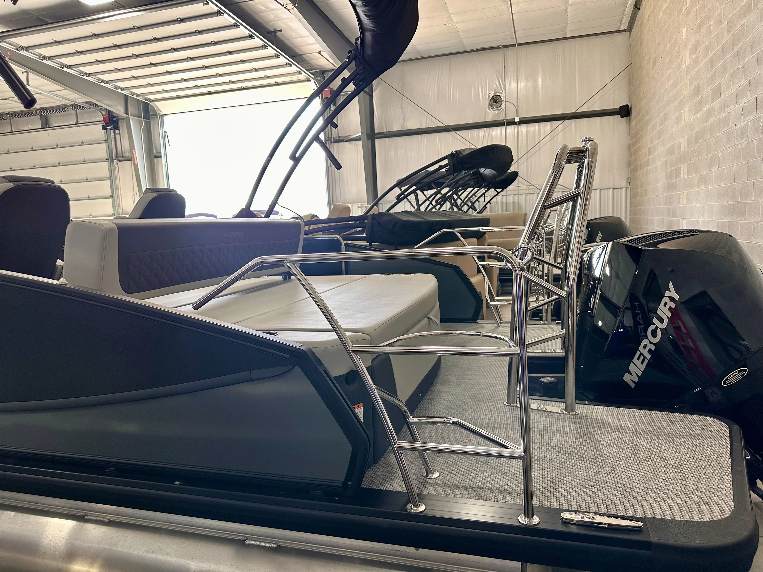 2026 Harris SUNLINER 230 Image Thumbnail #17