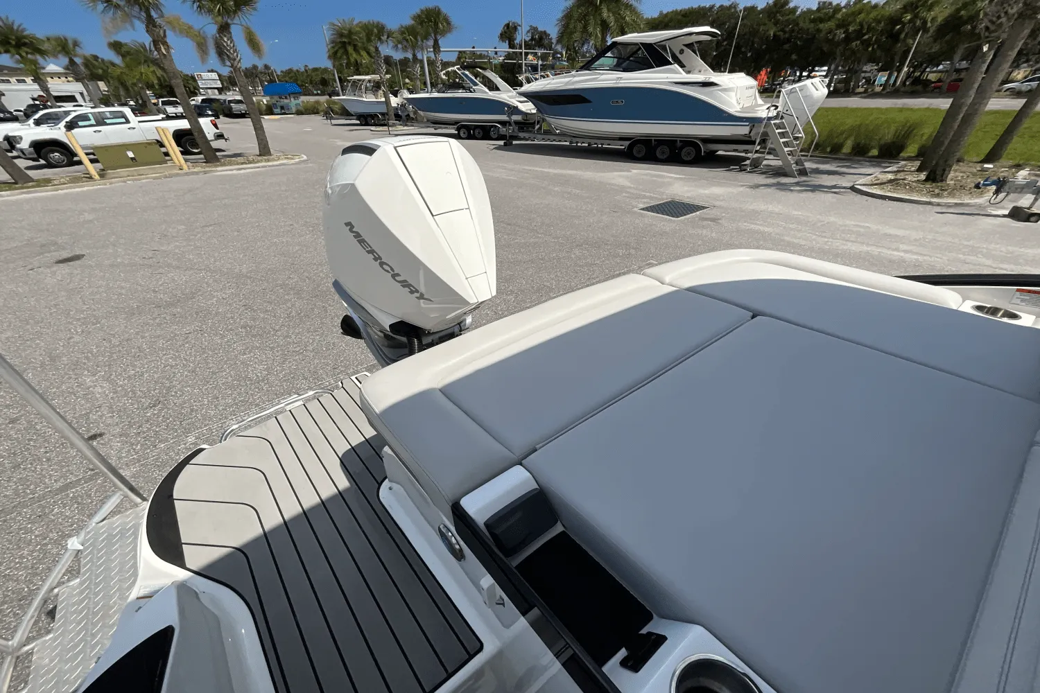 2025 Sea Ray SLX 260 Outboard Image Thumbnail #37
