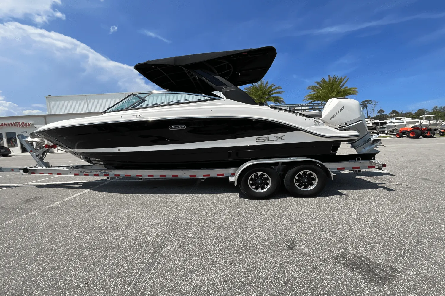 2025 Sea Ray SLX 260 Outboard Image Thumbnail #4