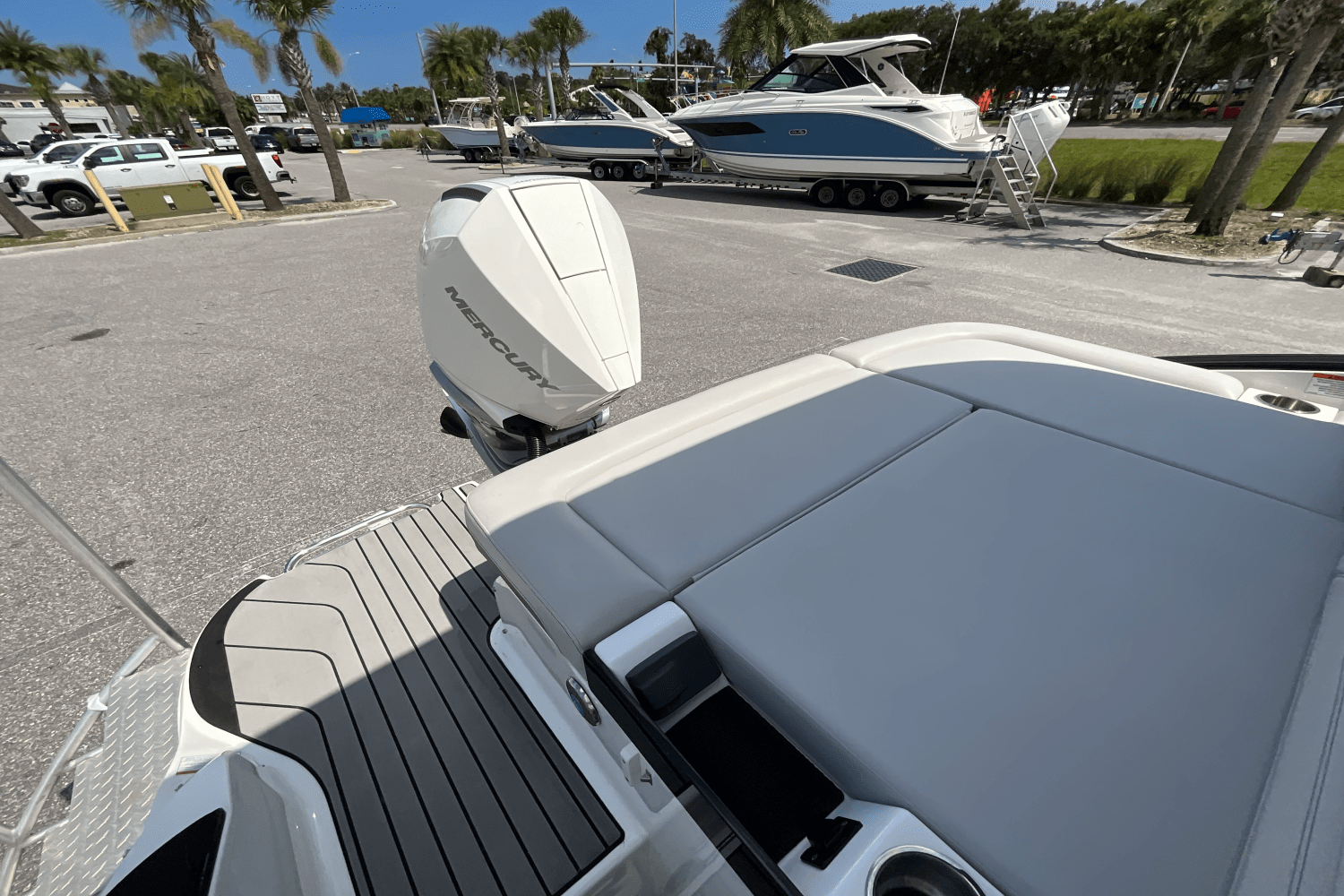2025 Sea Ray SLX 260 Outboard Image Thumbnail #37