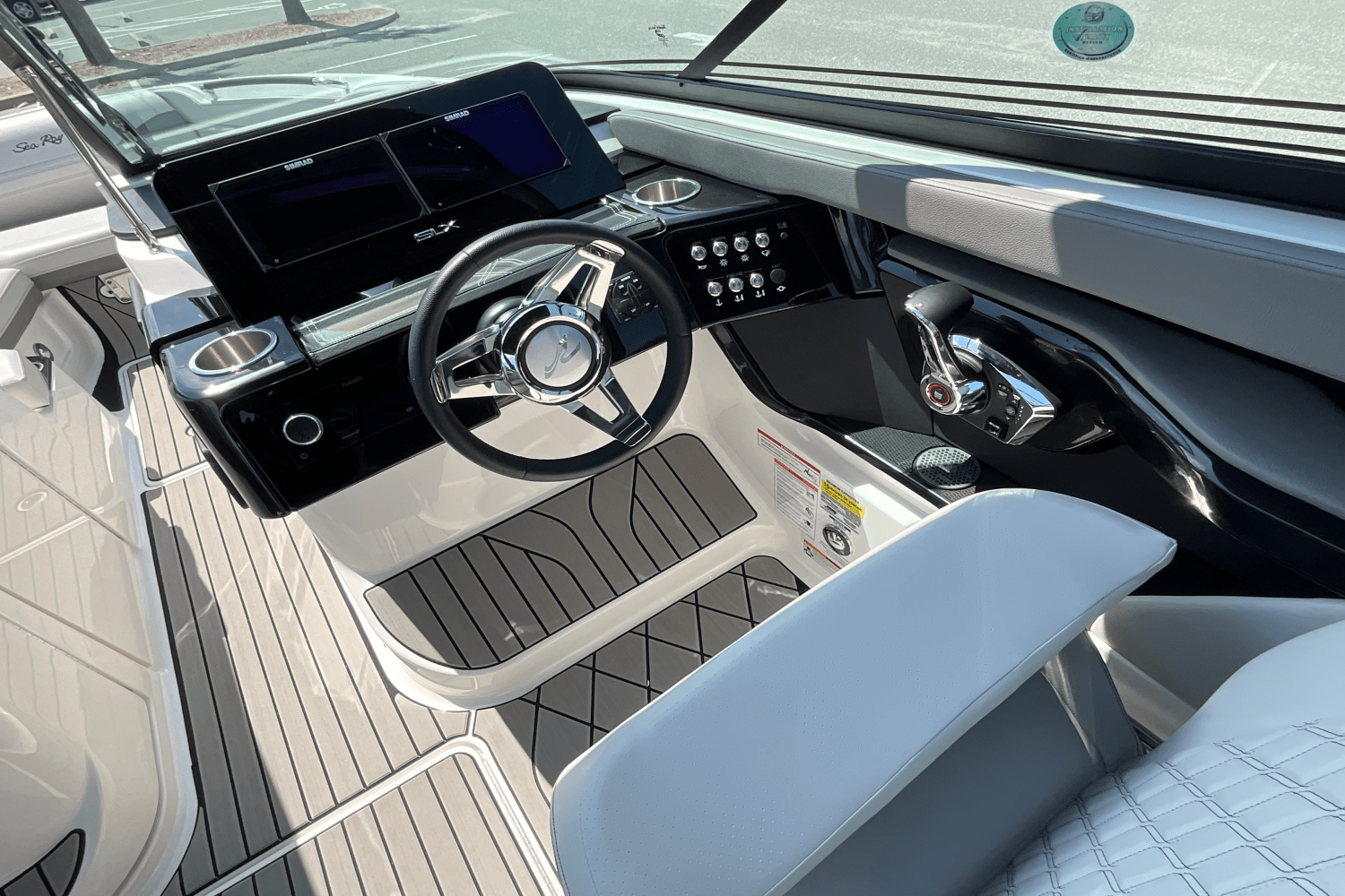 2025 Sea Ray SLX 260 Outboard Image Thumbnail #19