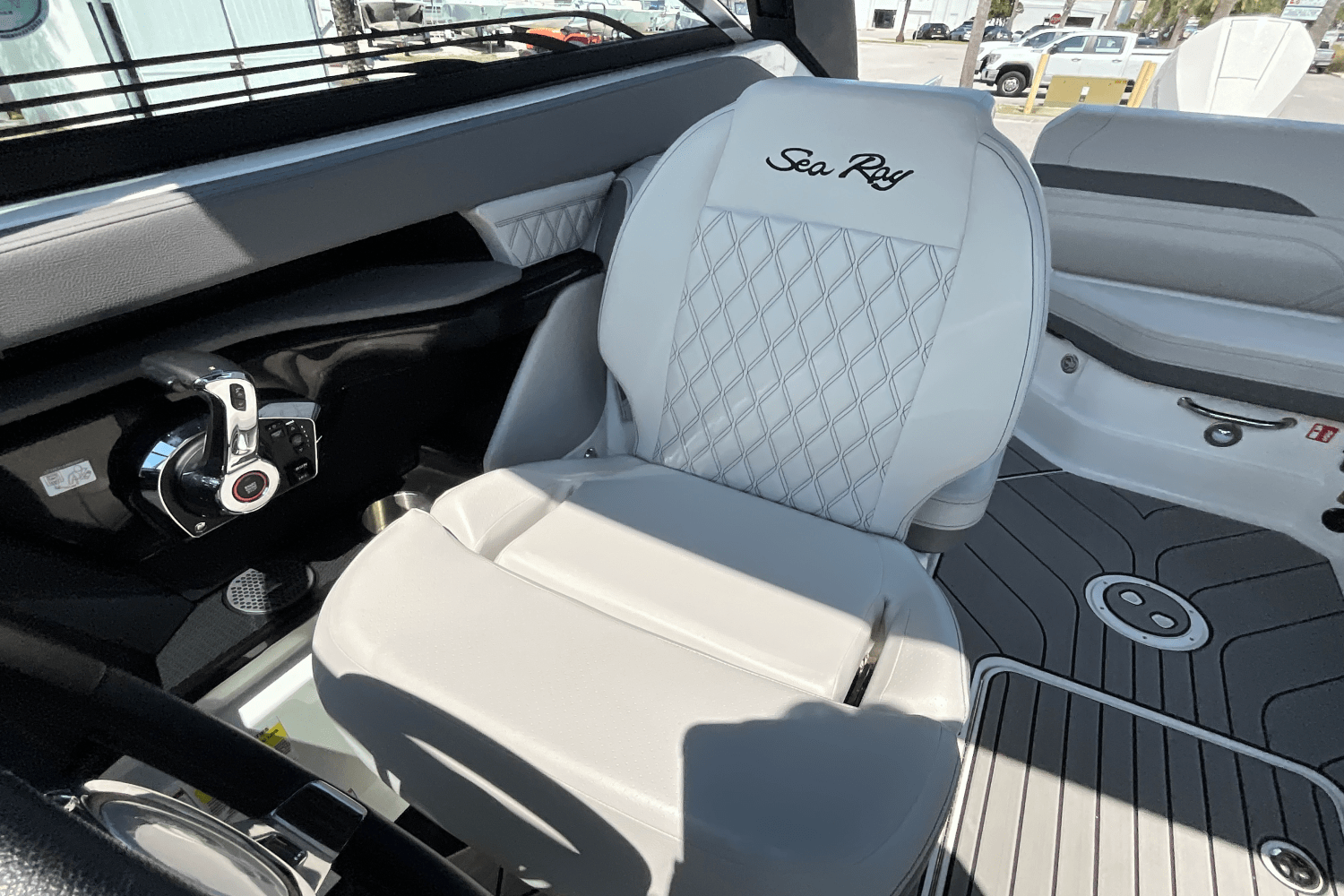 2025 Sea Ray SLX 260 Outboard Image Thumbnail #21