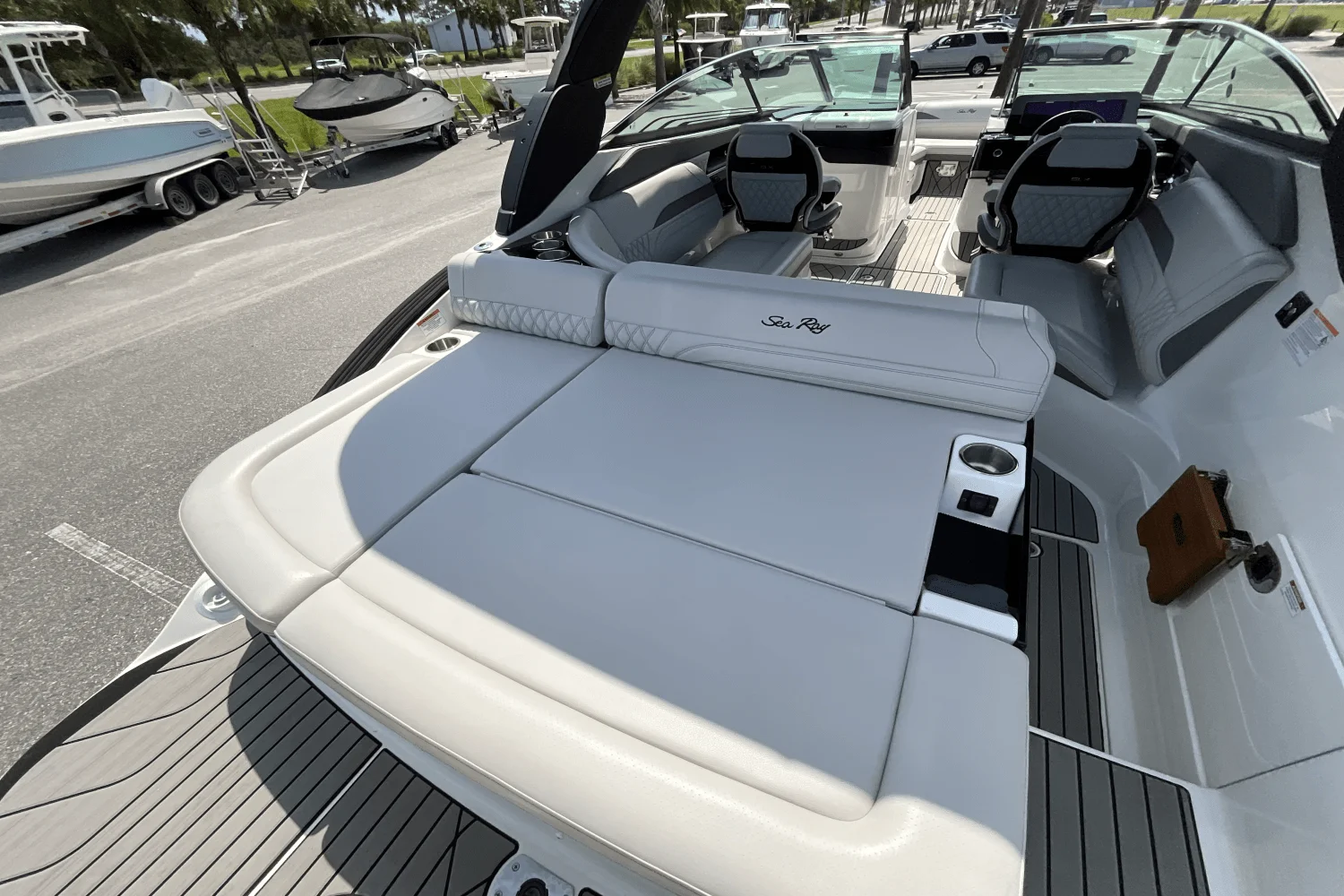 2025 Sea Ray SLX 260 Outboard Image Thumbnail #35