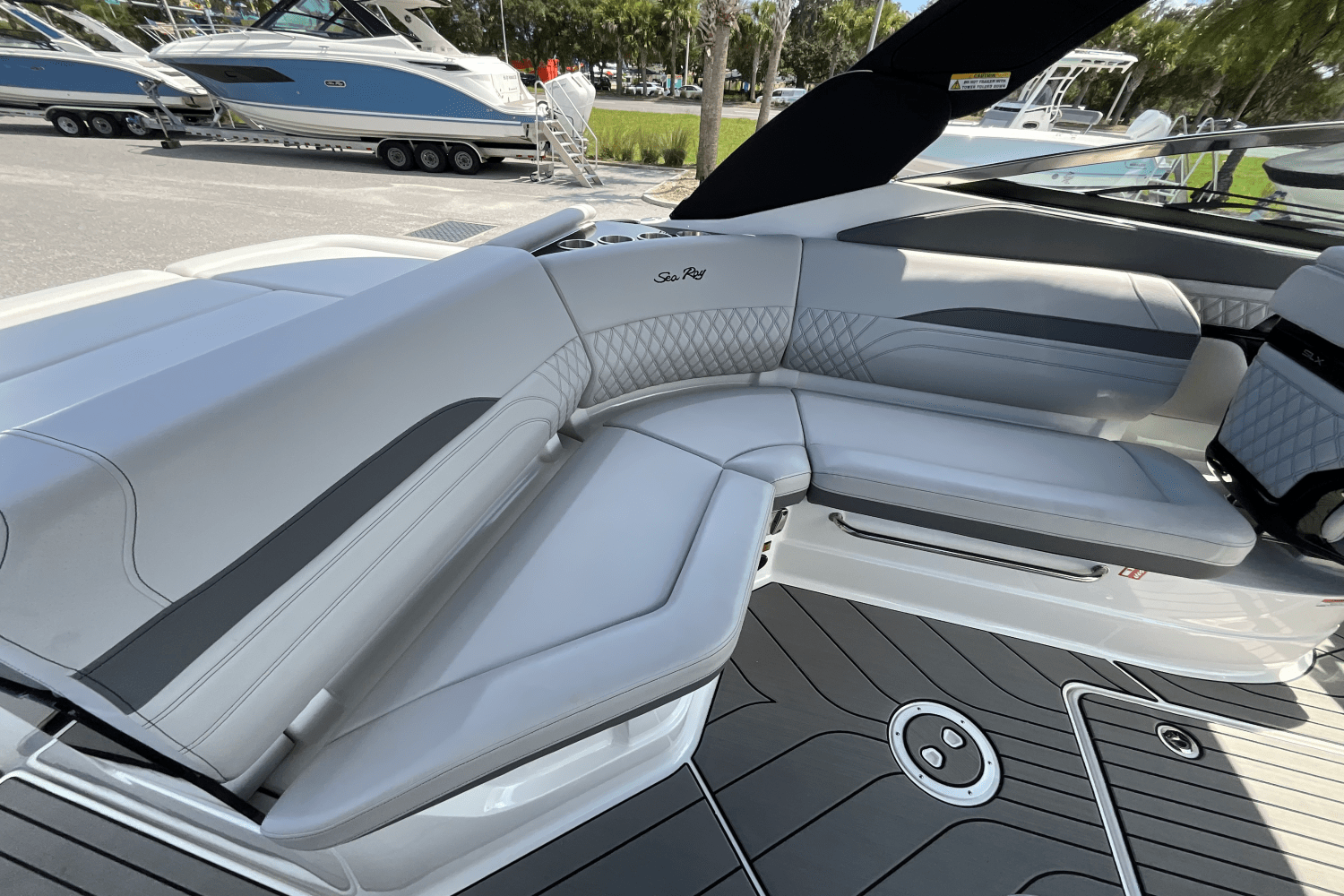 2025 Sea Ray SLX 260 Outboard Image Thumbnail #38