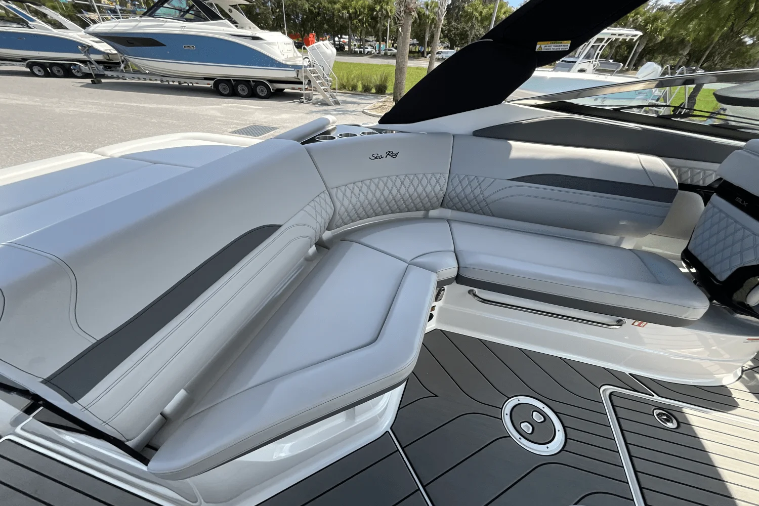 2025 Sea Ray SLX 260 Outboard Image Thumbnail #16