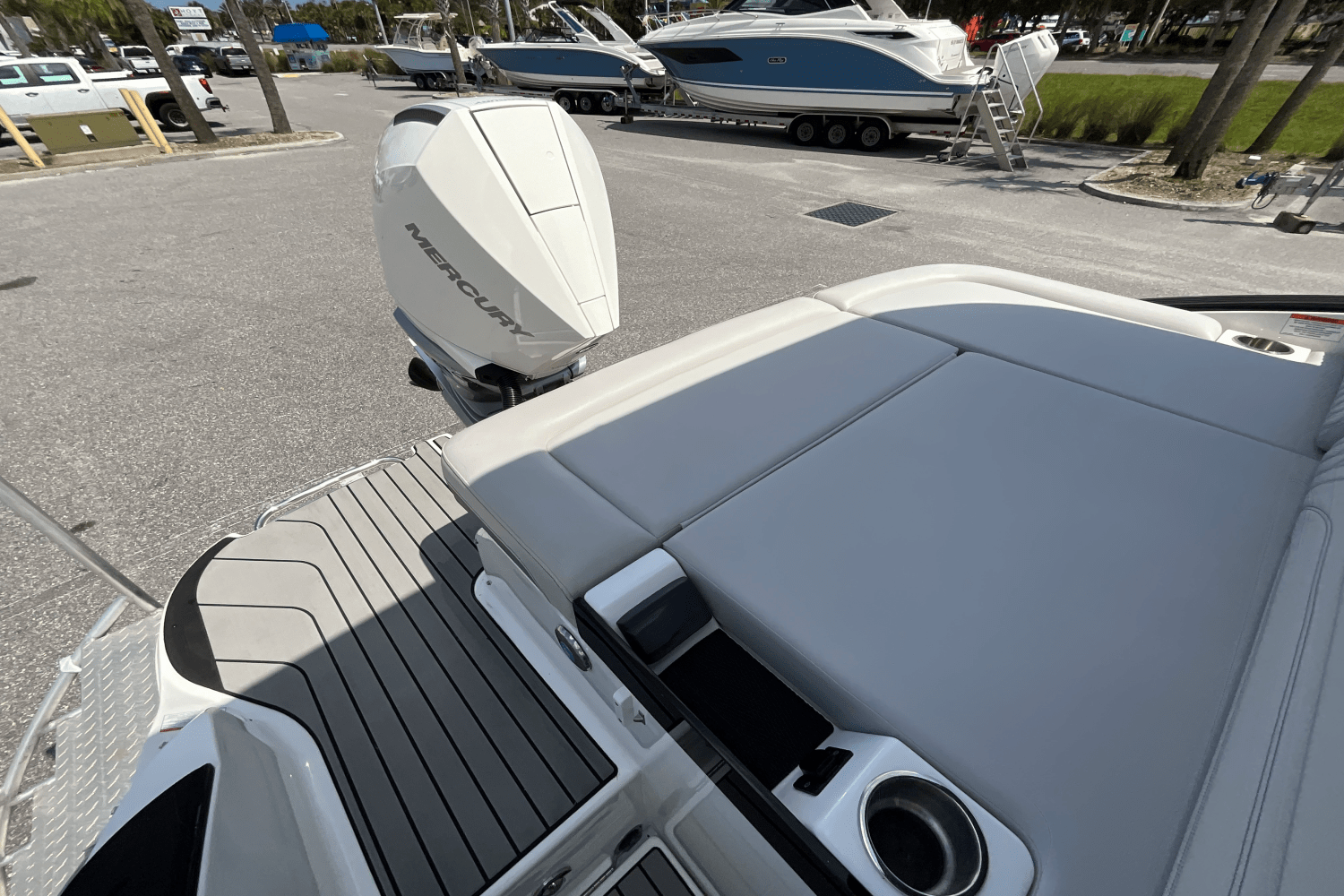 2025 Sea Ray SLX 260 Outboard Image Thumbnail #17