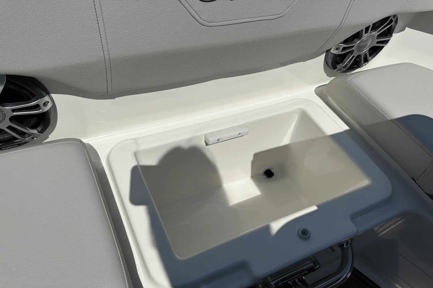 2026 Sea Ray SDX 230 Surf Image Thumbnail #32