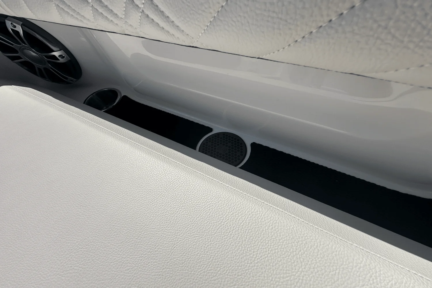 2026 Sea Ray SDX 230 Surf Image Thumbnail #34