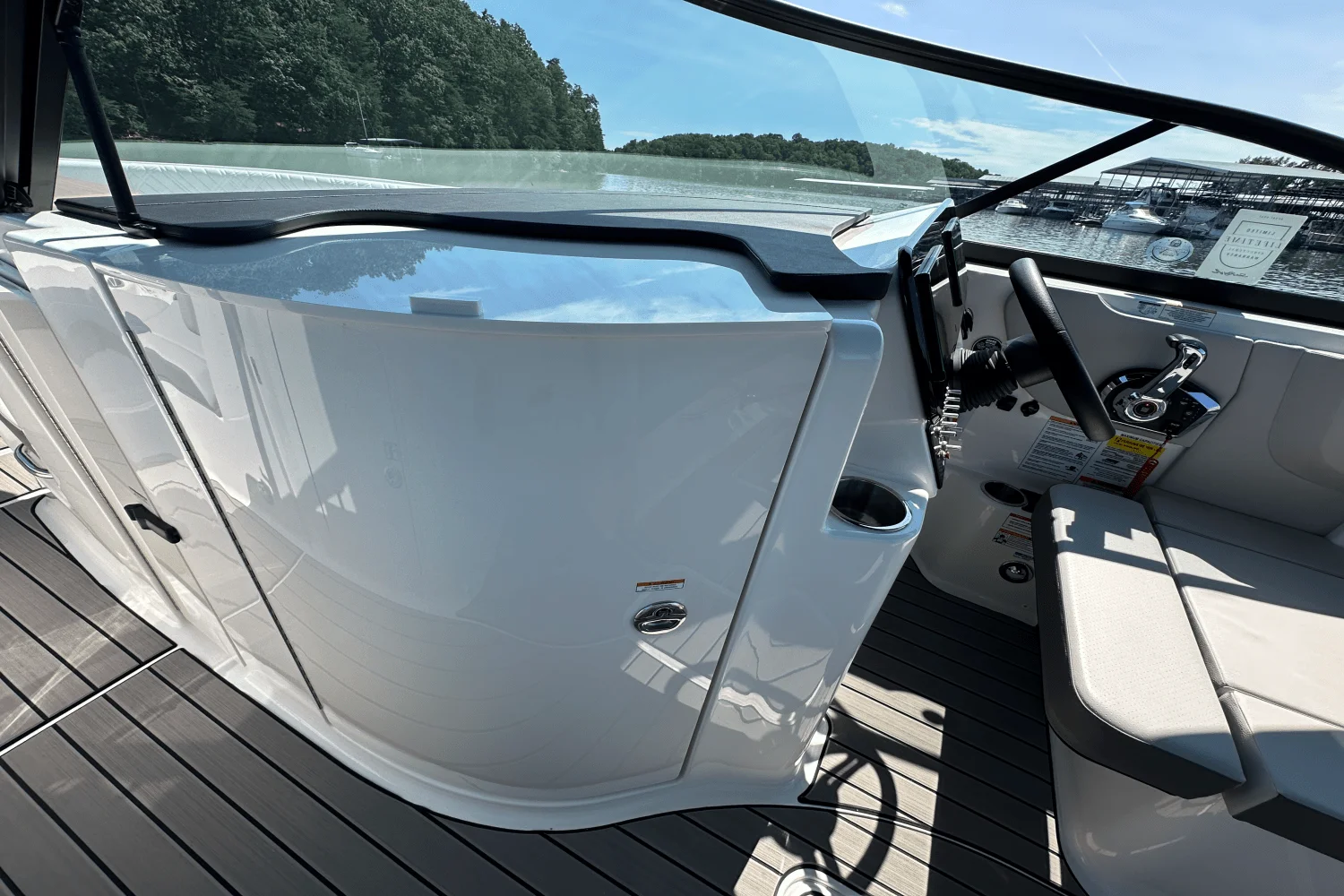 2026 Sea Ray SDX 230 Surf Image Thumbnail #20