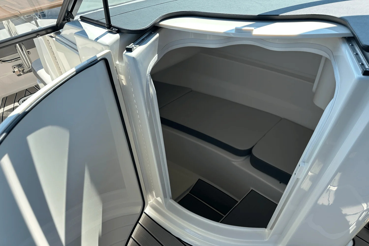 2026 Sea Ray SDX 230 Surf Image Thumbnail #21