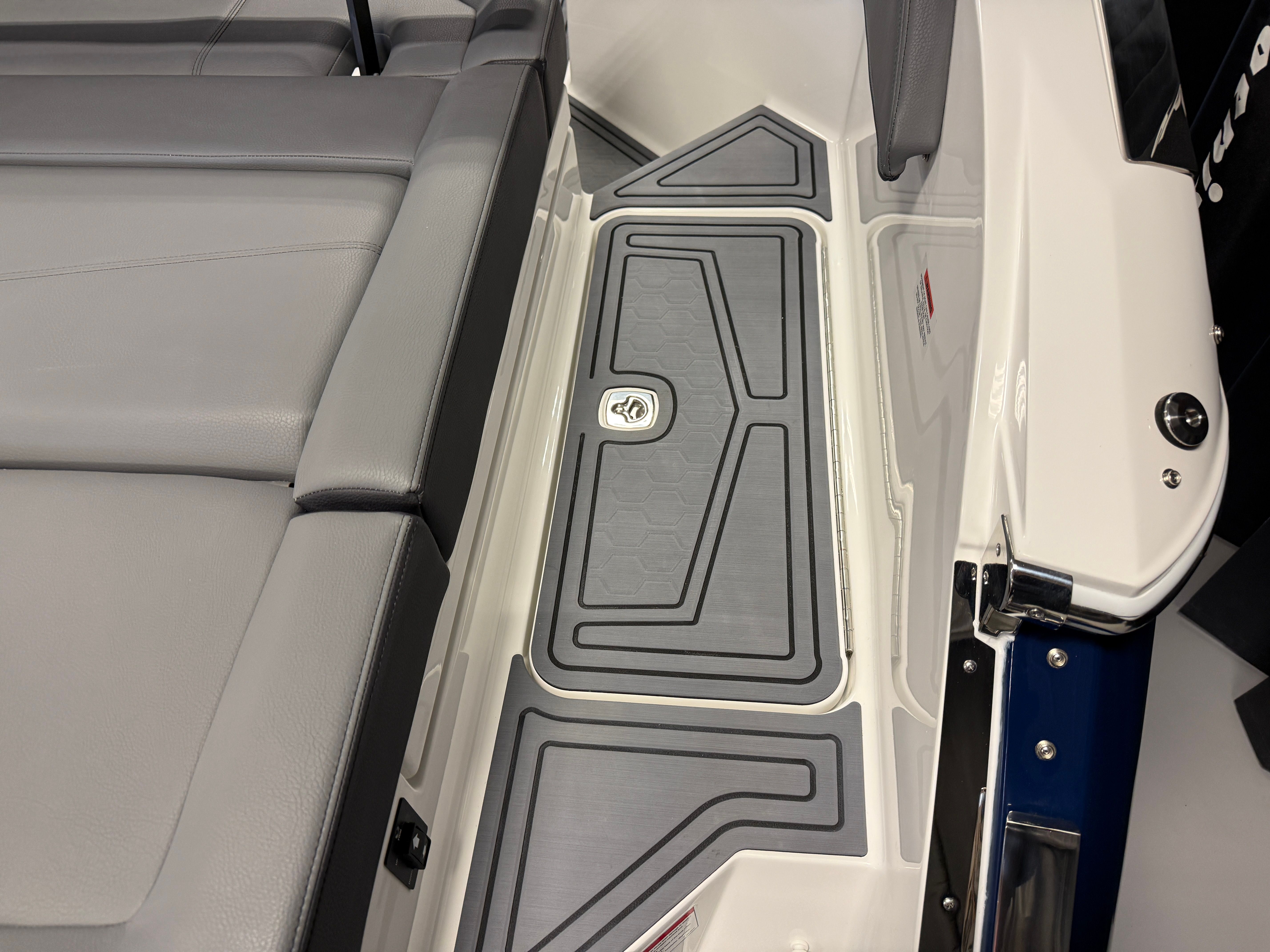 2026 Cobalt R6 SURF Image Thumbnail #18