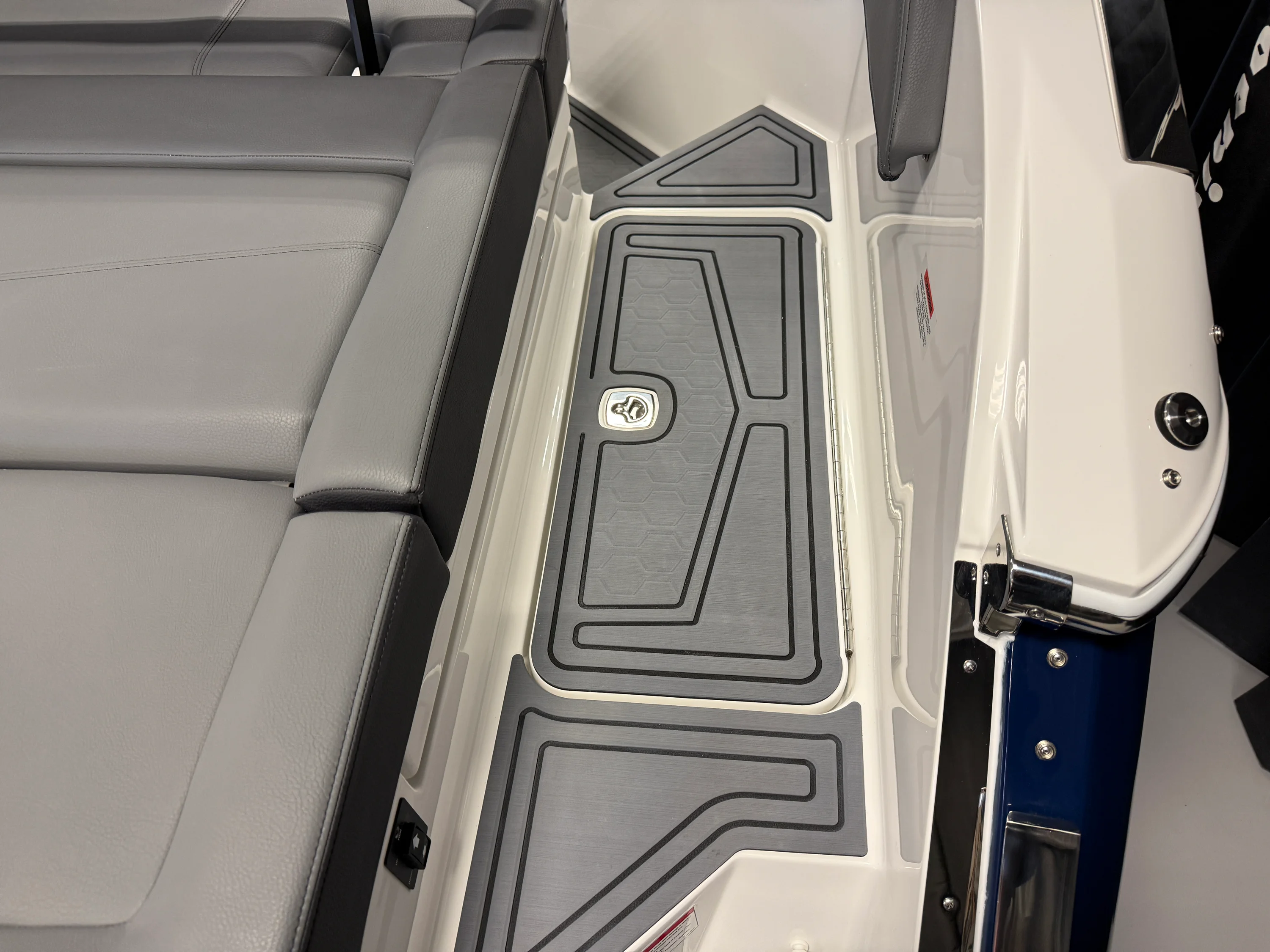 2026 Cobalt R6 SURF Image Thumbnail #18