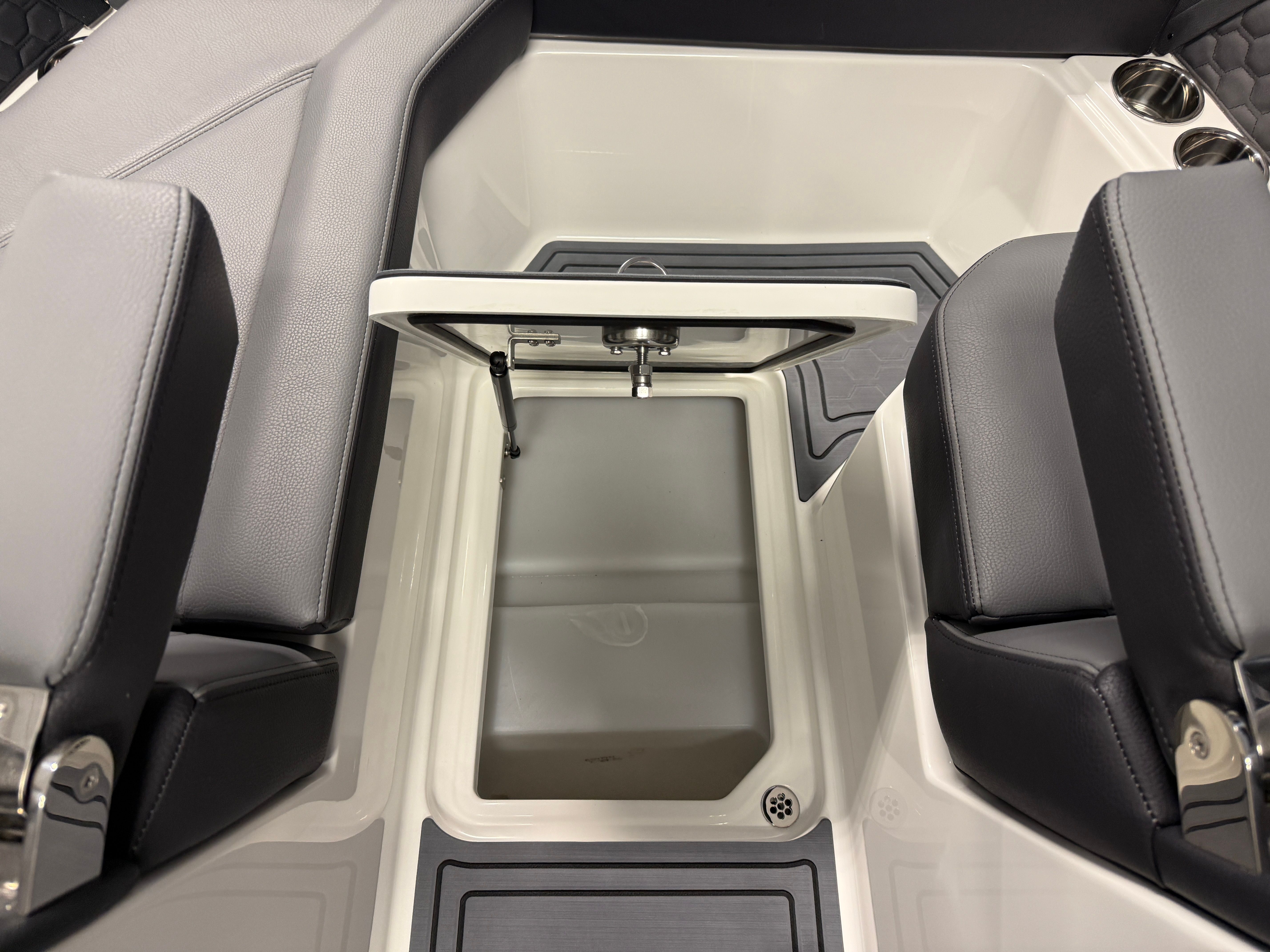 2026 Cobalt R6 SURF Image Thumbnail #98