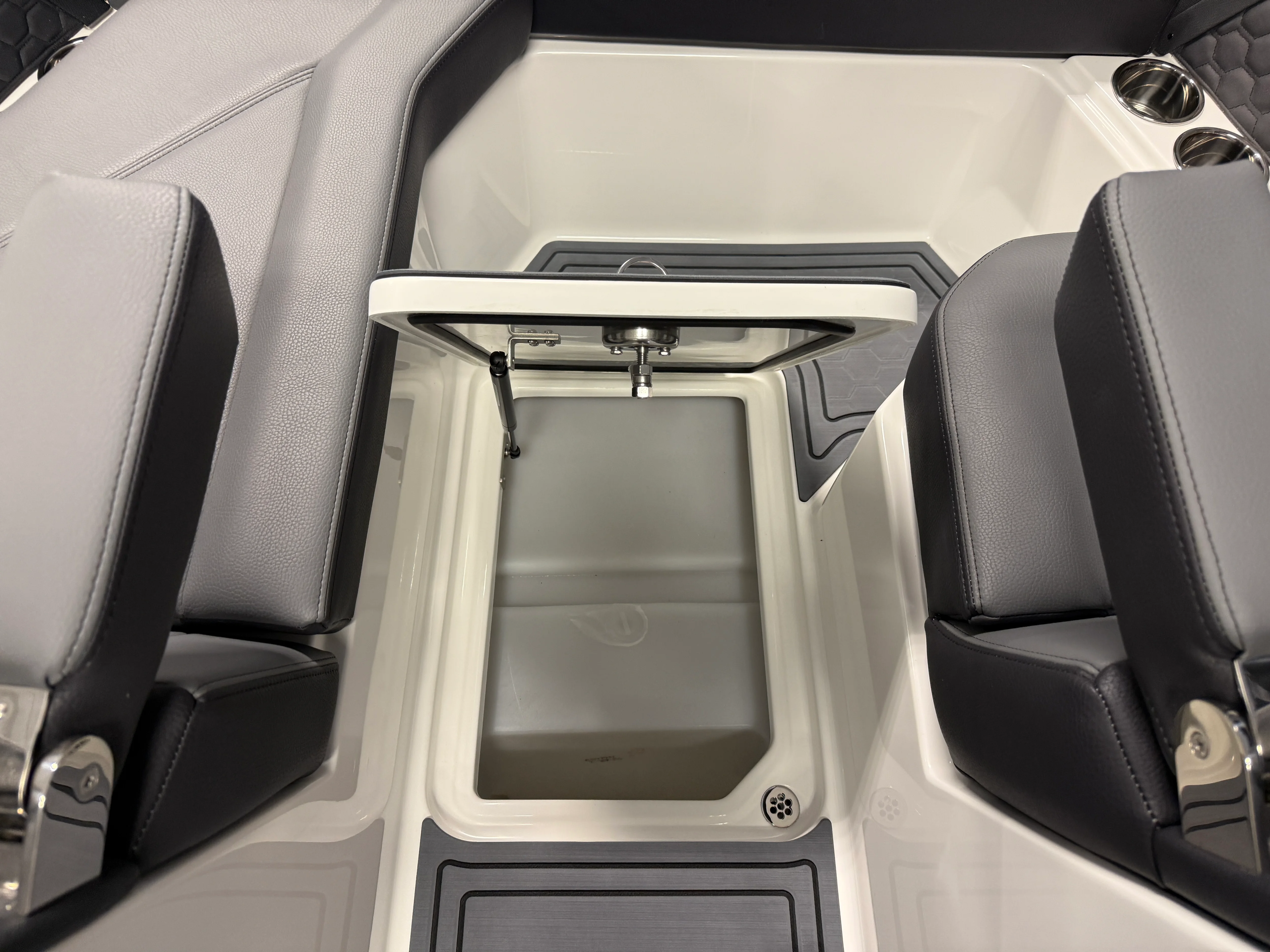 2026 Cobalt R6 SURF Image Thumbnail #98