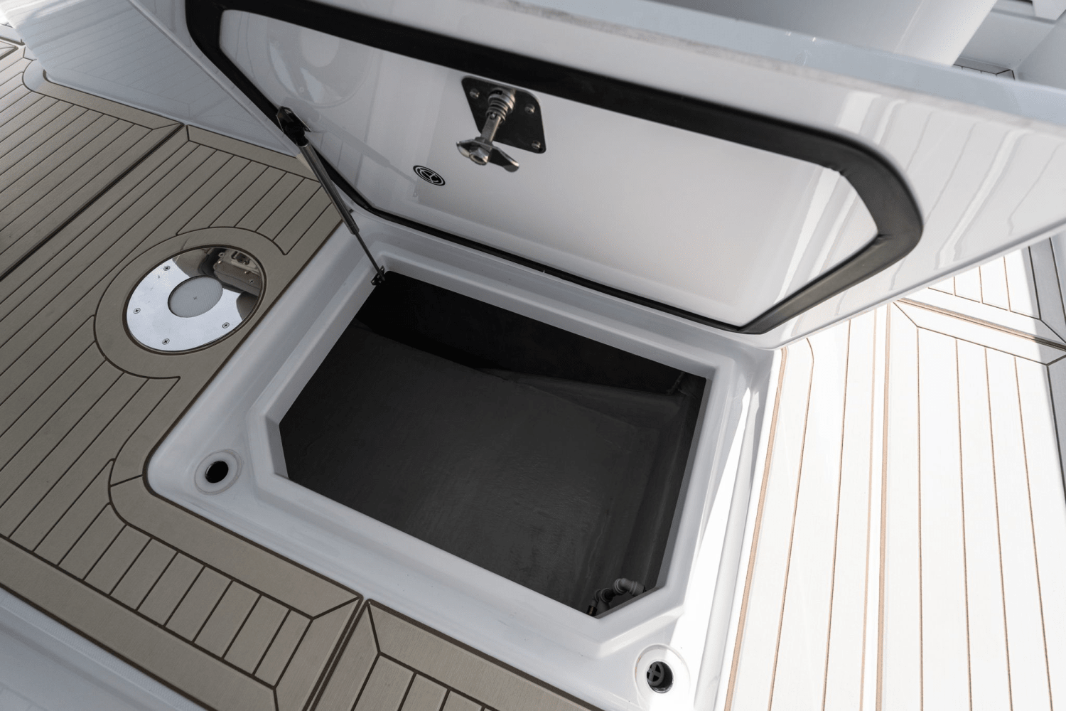 2026 Cruisers Yachts 38 VTR Image Thumbnail #45