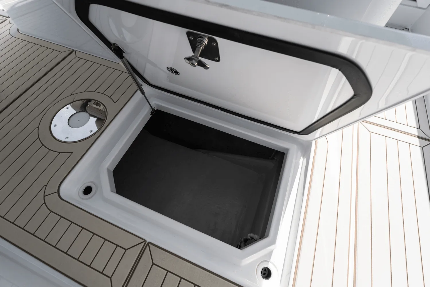 2026 Cruisers Yachts 38 VTR Image Thumbnail #45