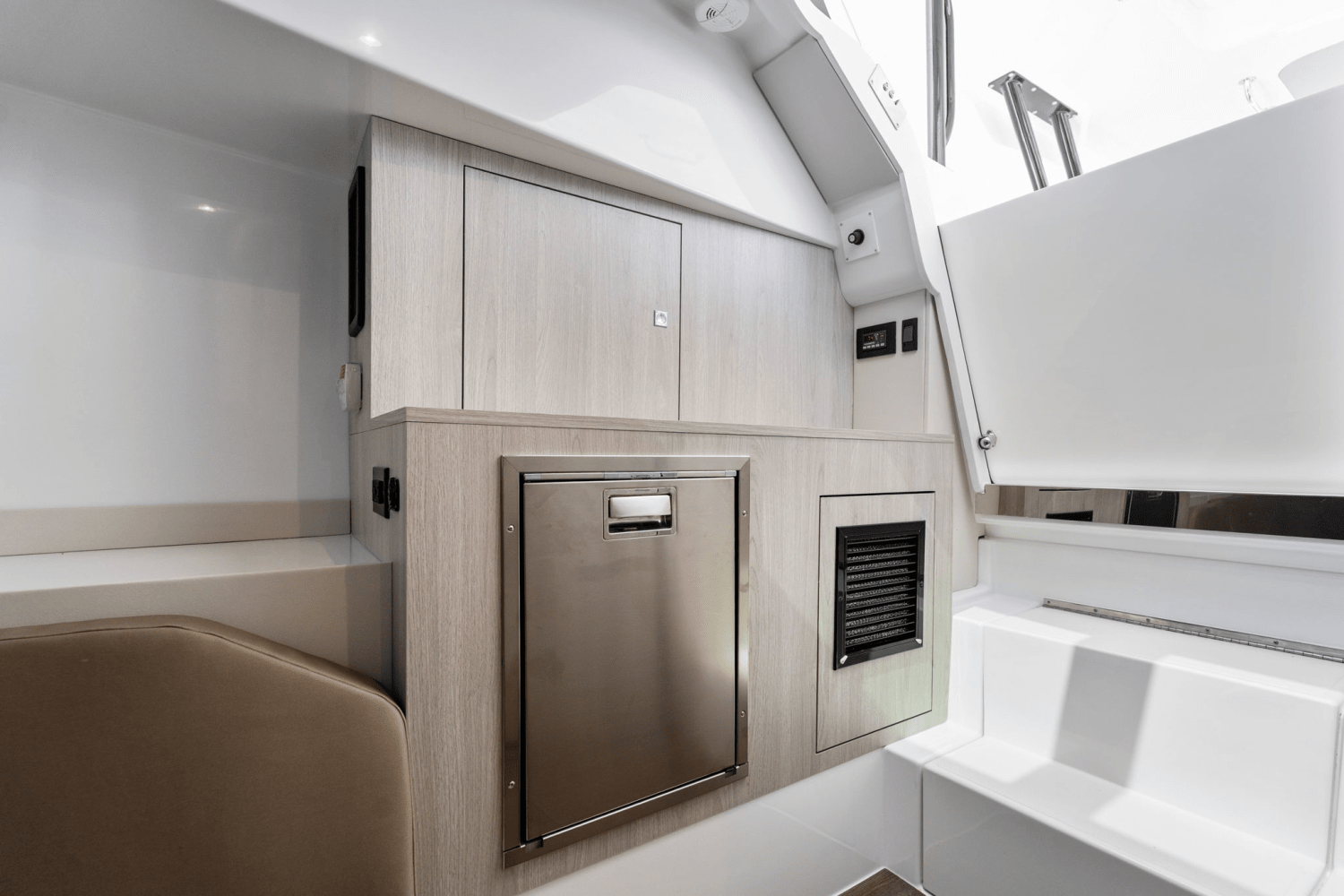 2026 Cruisers Yachts 38 VTR Image Thumbnail #31