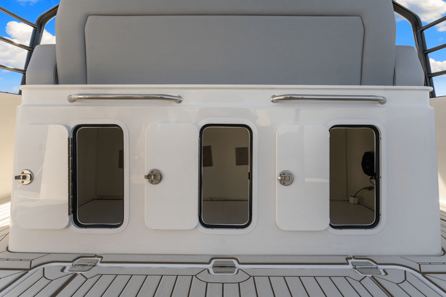 2026 Cruisers Yachts 38 VTR Image Thumbnail #39