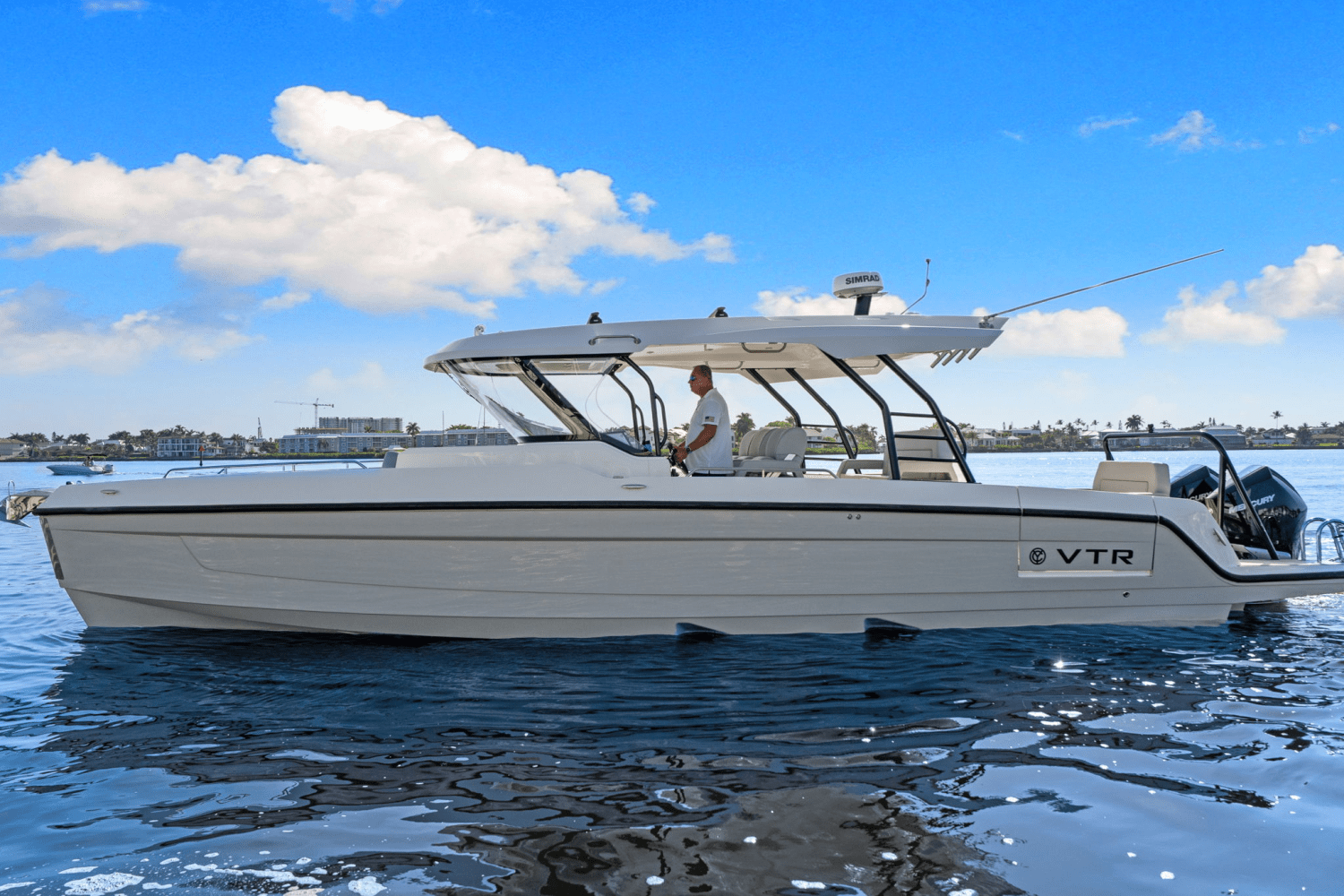 2026 Cruisers Yachts 38 VTR Image Thumbnail #4