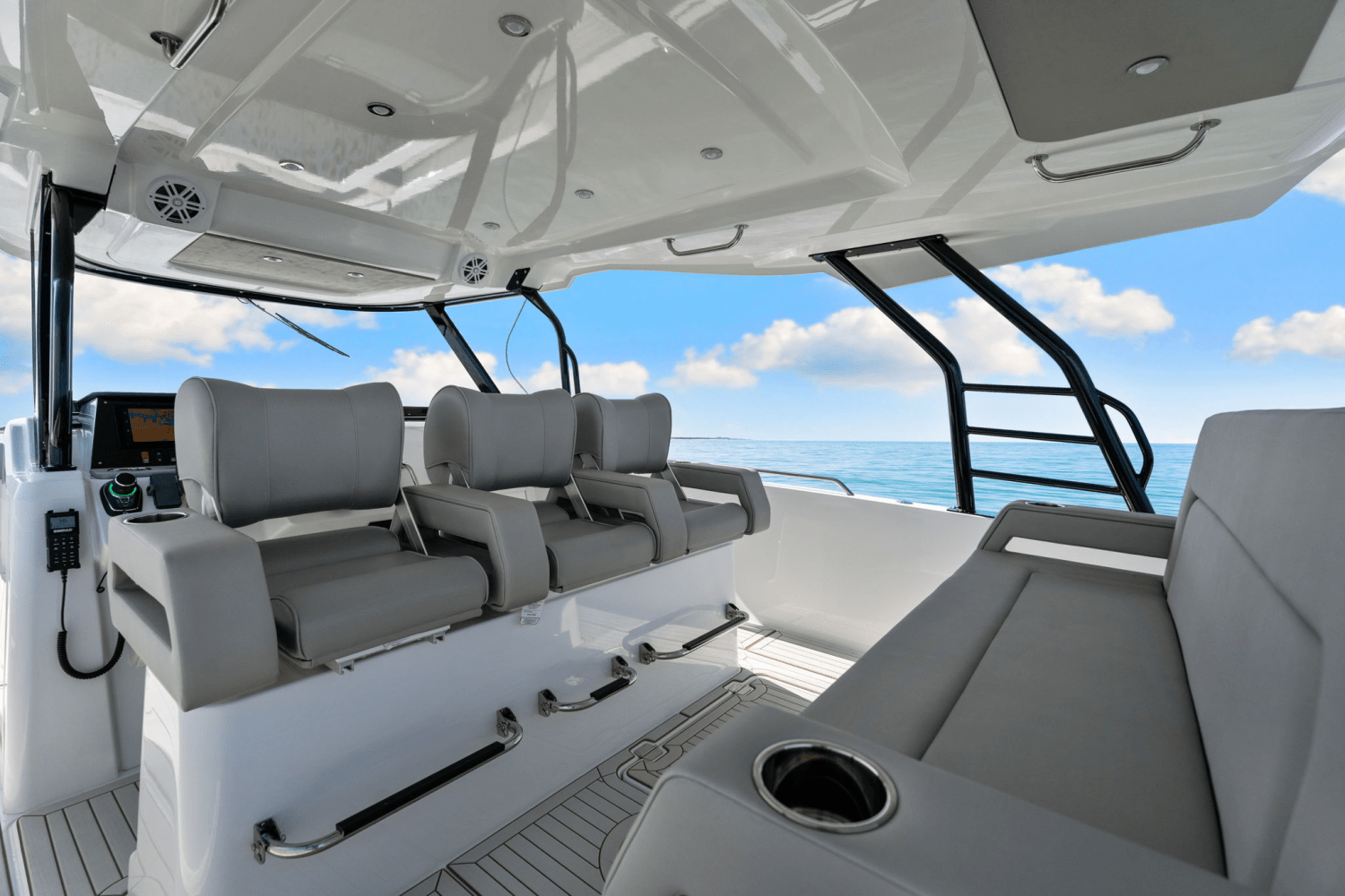 2026 Cruisers Yachts 38 VTR Image Thumbnail #29