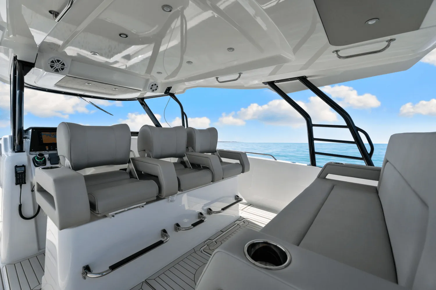 2026 Cruisers Yachts 38 VTR Image Thumbnail #29