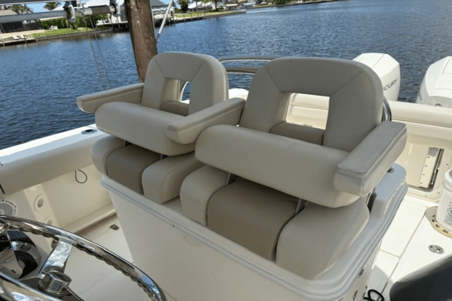 2022 Boston Whaler 250 OUTRAGE Image Thumbnail #9
