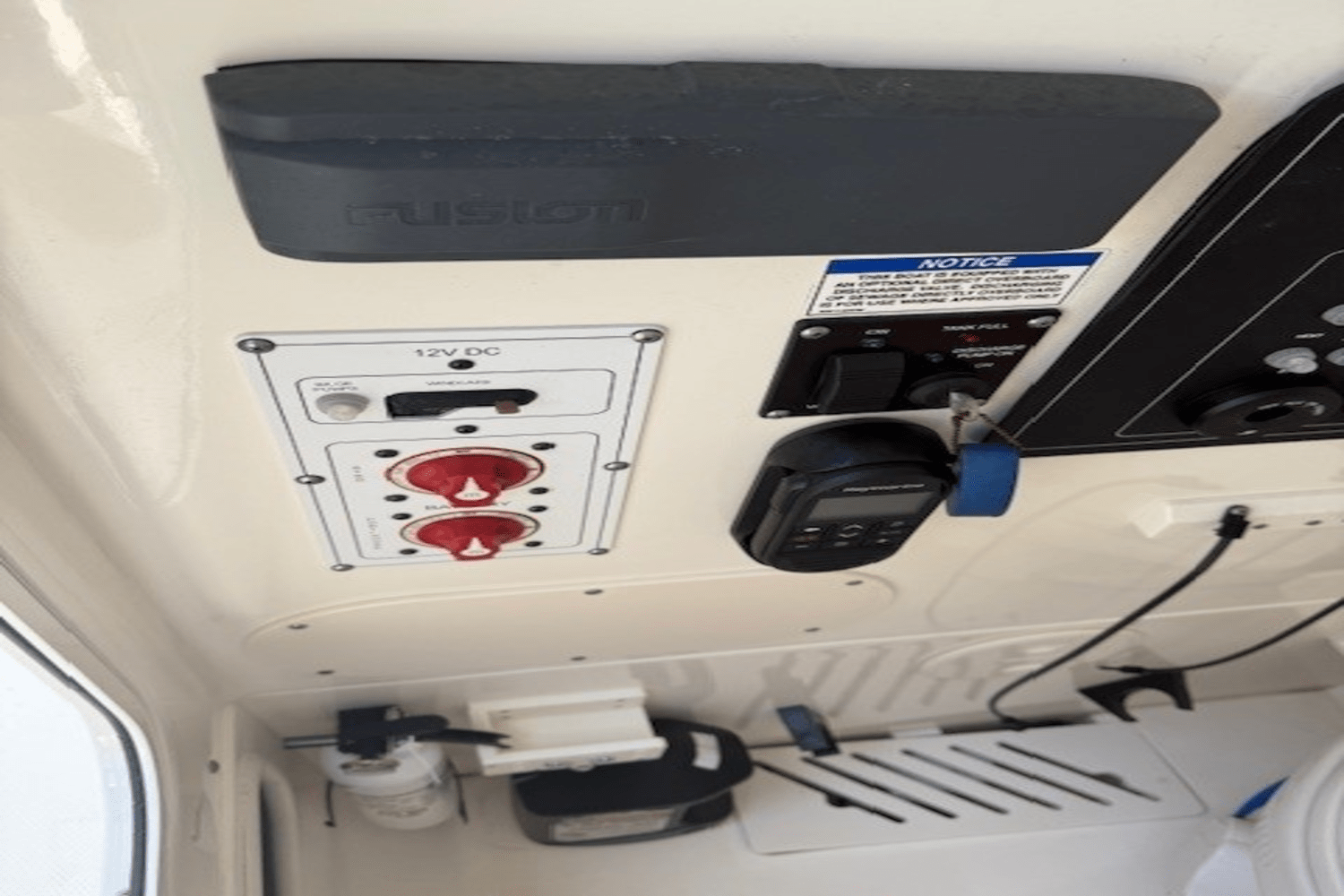 2022 Boston Whaler 250 OUTRAGE Image Thumbnail #11