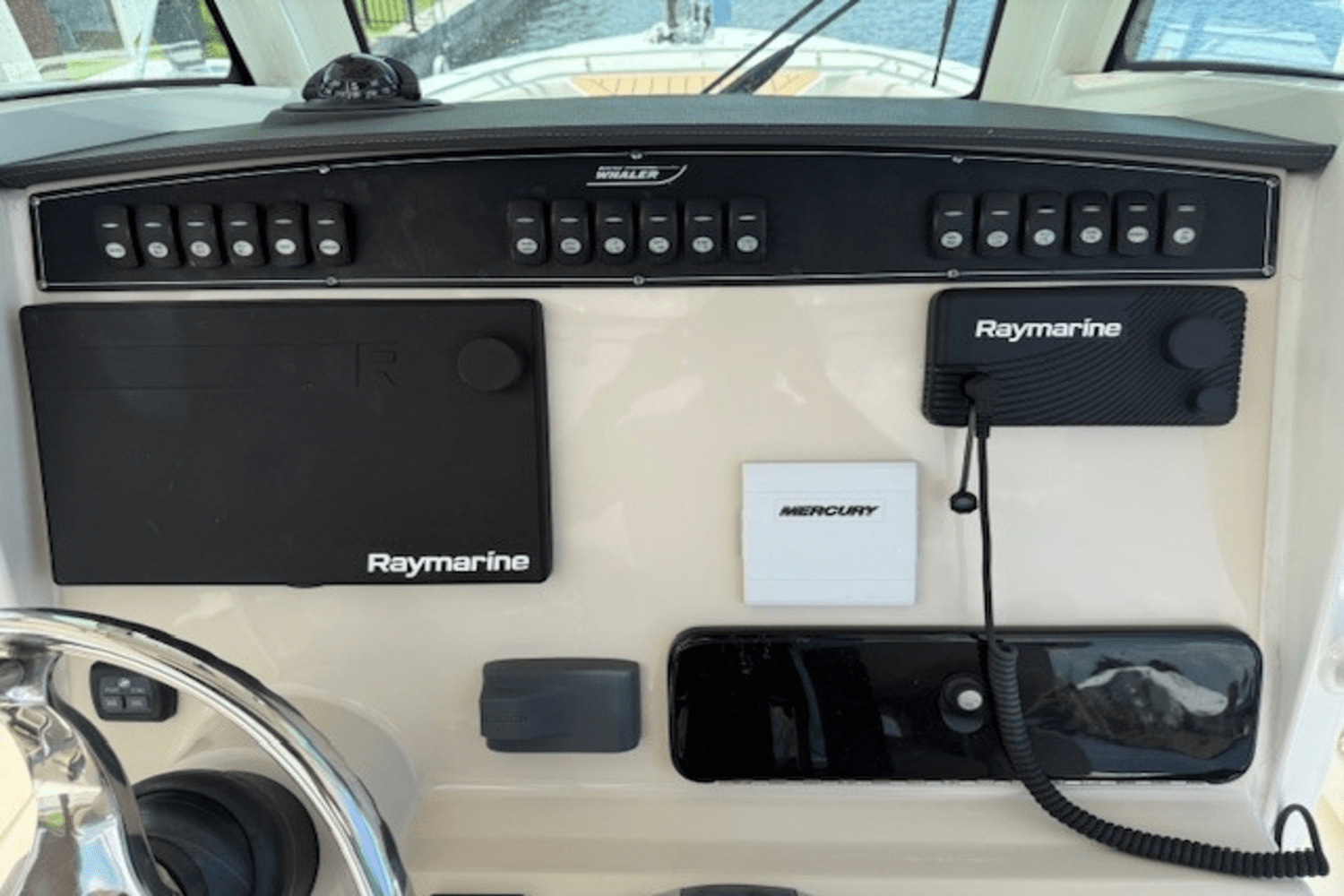 2022 Boston Whaler 250 OUTRAGE Image Thumbnail #10