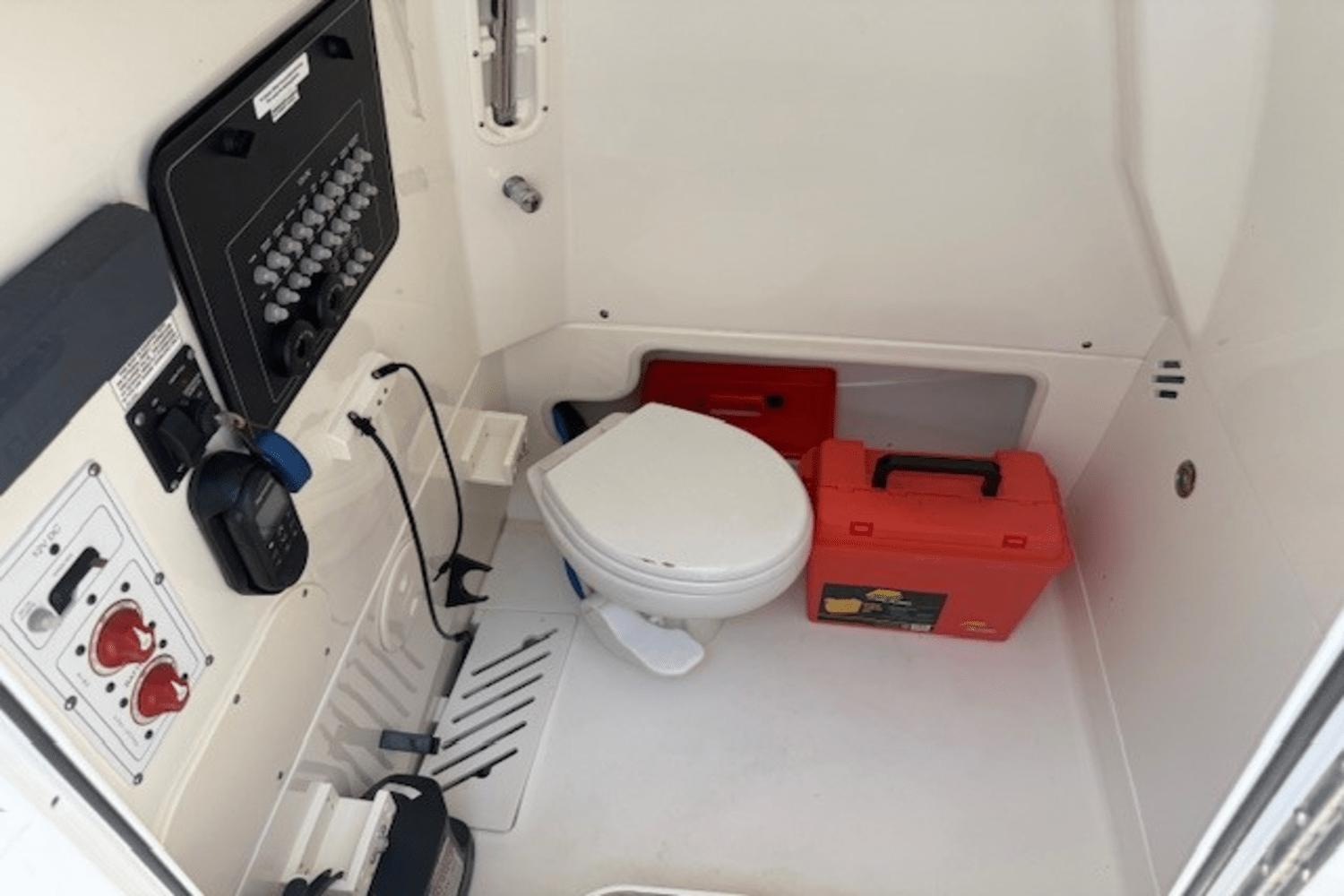 2022 Boston Whaler 250 OUTRAGE Image Thumbnail #12