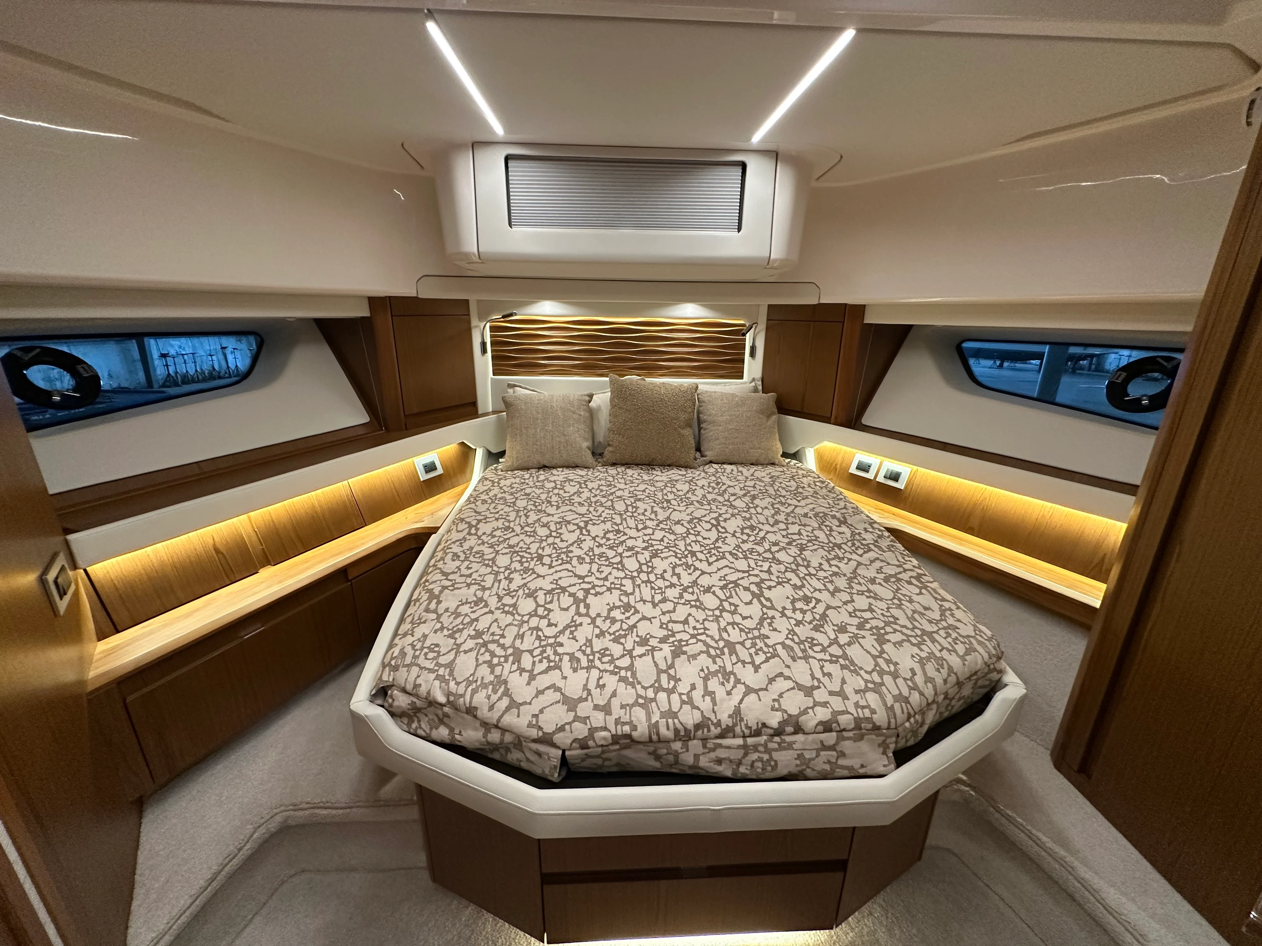 2025 Tiara Yachts EX54 Image Thumbnail #42