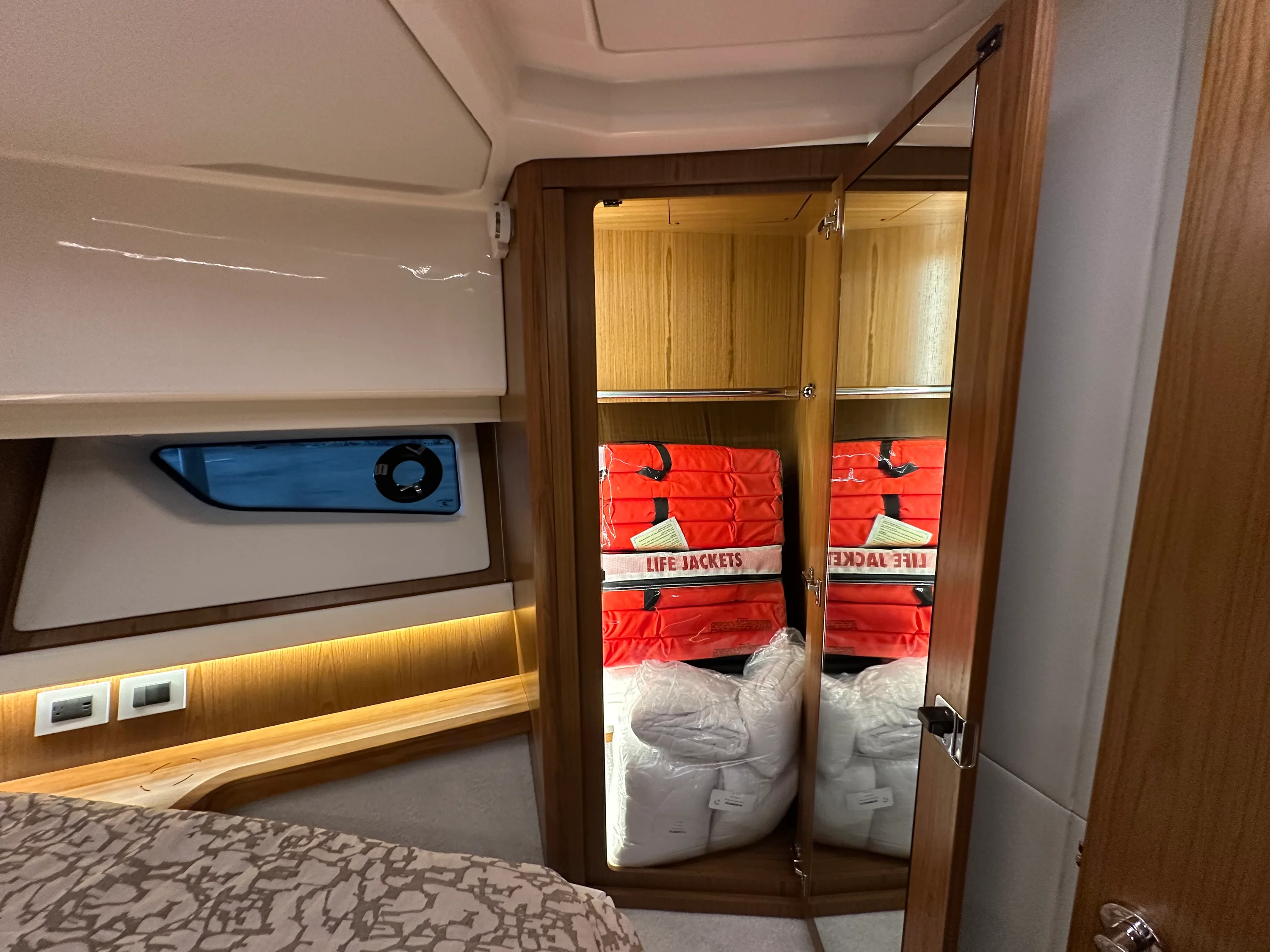 2025 Tiara Yachts EX54 Image Thumbnail #45